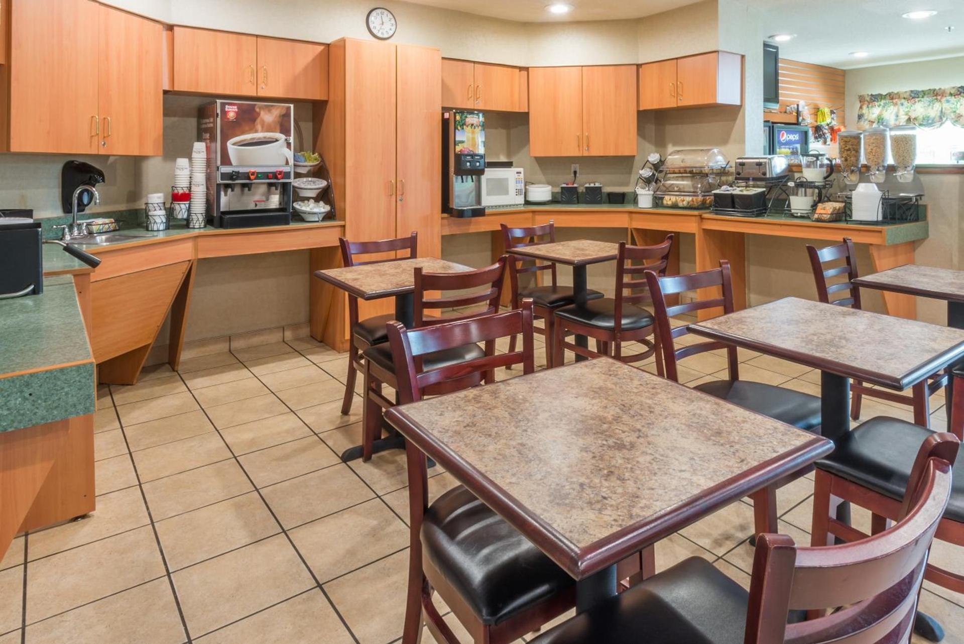 Microtel Inn & Suites by Wyndham Uncasville Casino Area photo 7