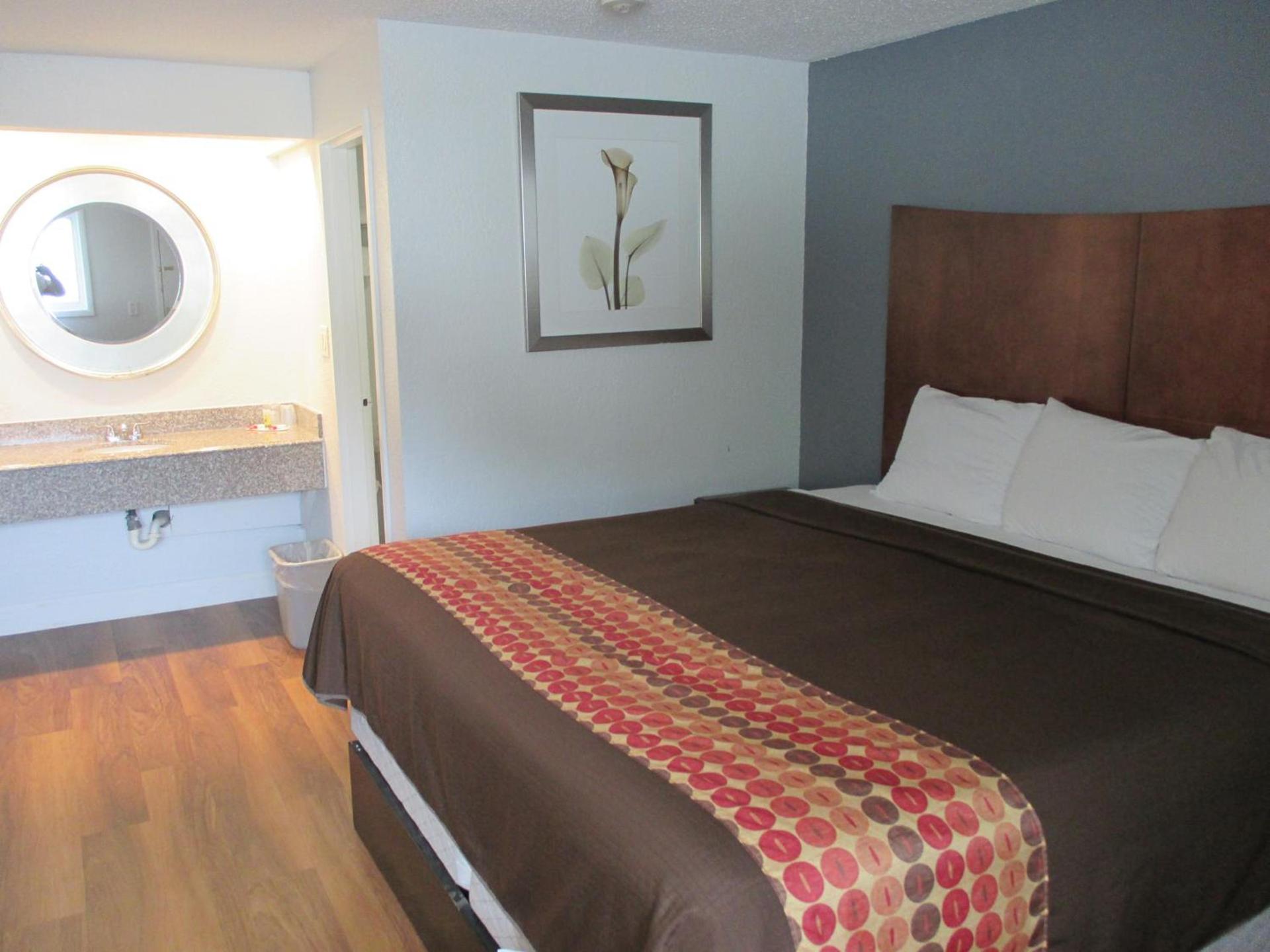Travel Inn and Suites photo 6