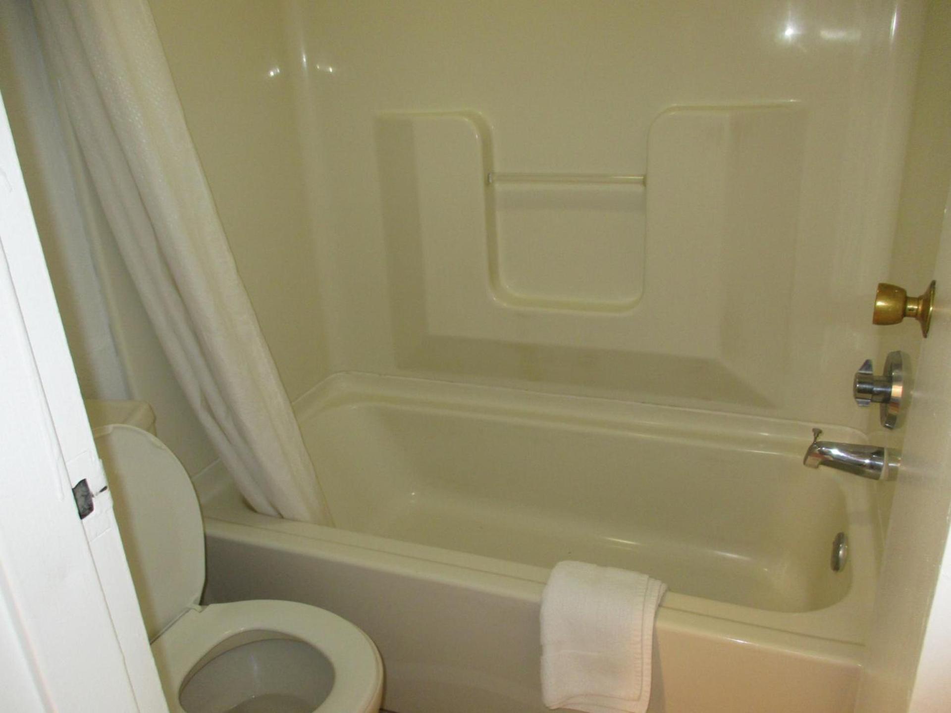 Travel Inn and Suites photo 4