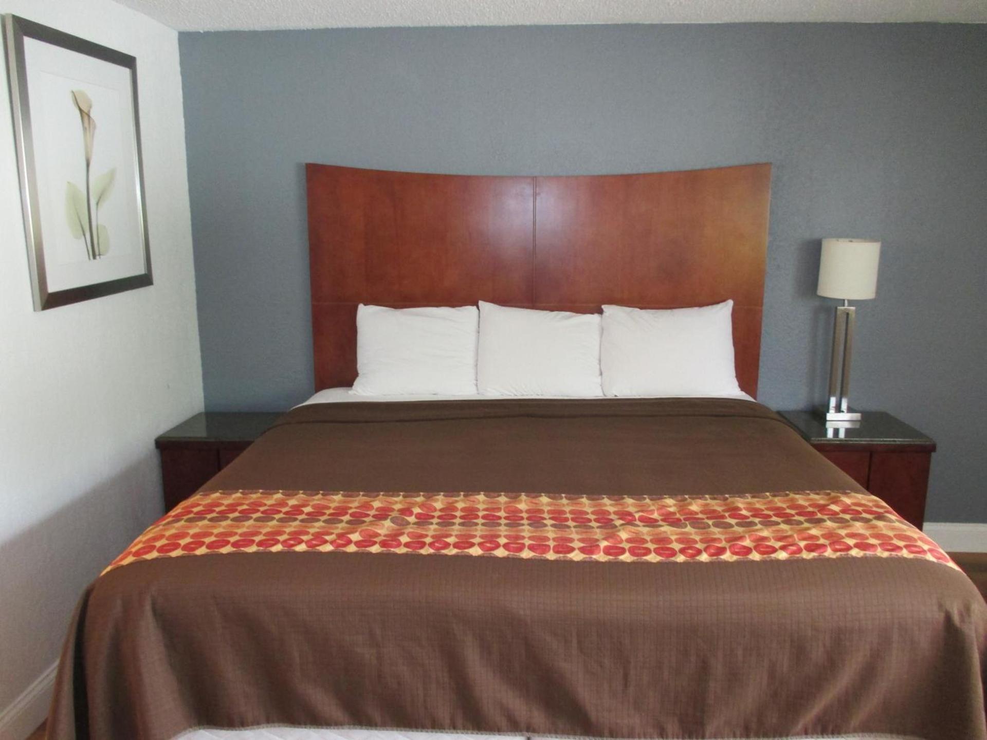 Travel Inn and Suites photo 2