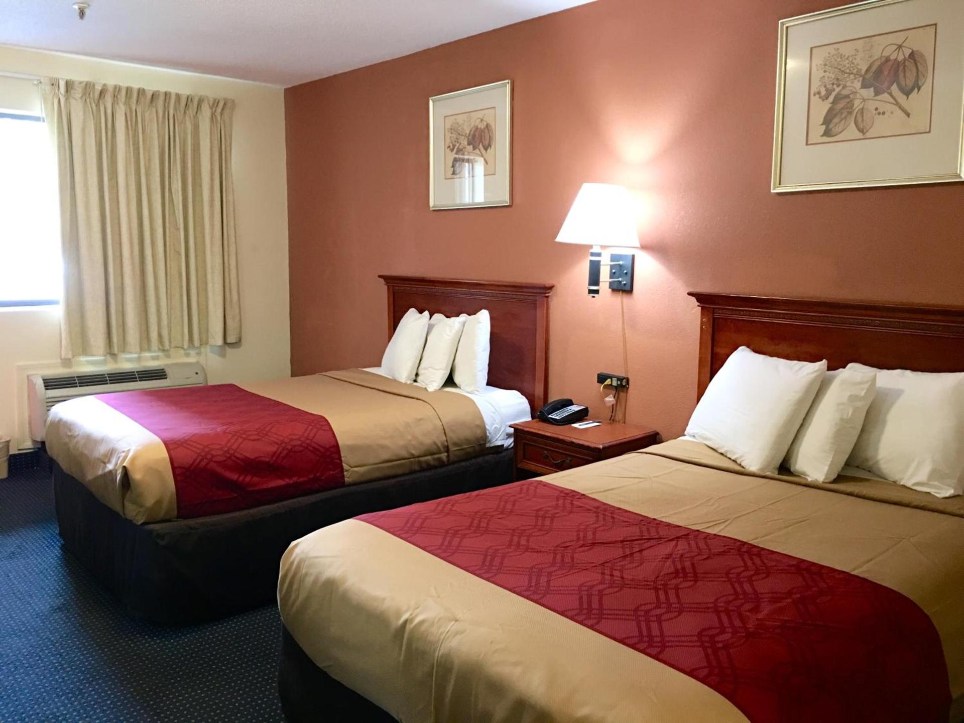 Red Carpet Inn Norwalk photo 4