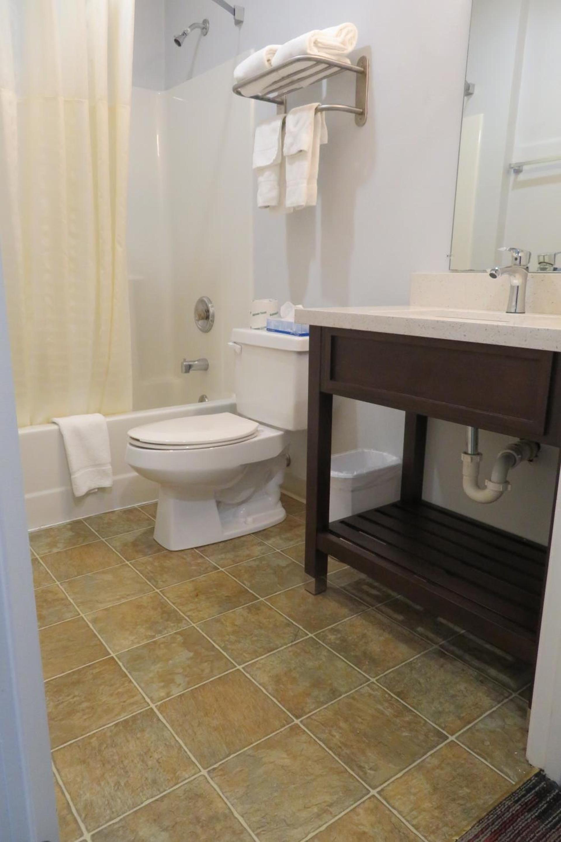 Luxbury Inn & Suites photo 18