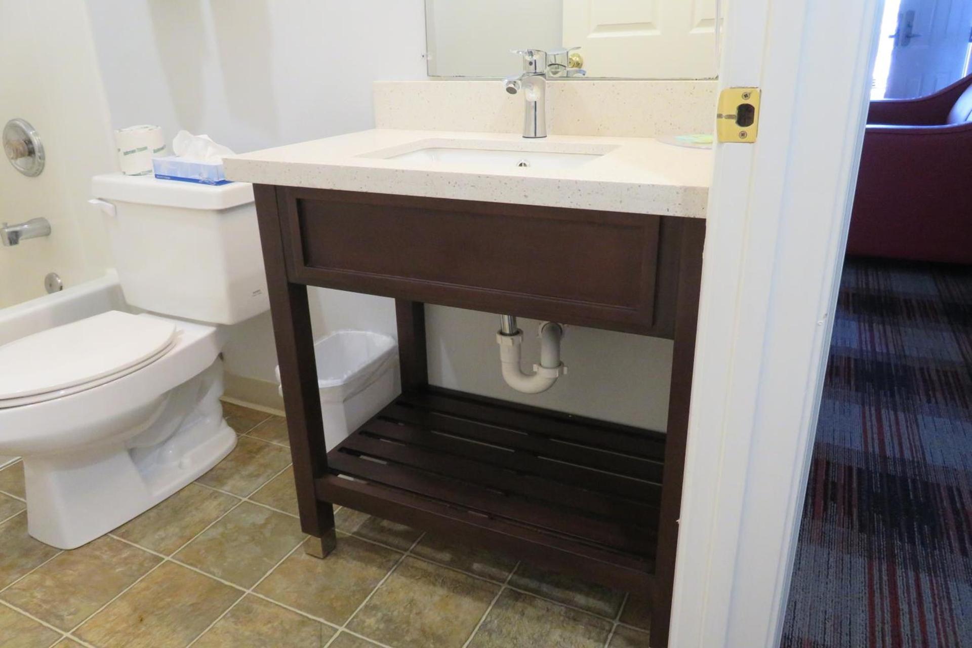Luxbury Inn & Suites photo 17