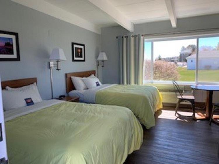 Beachfront Inn photo 5