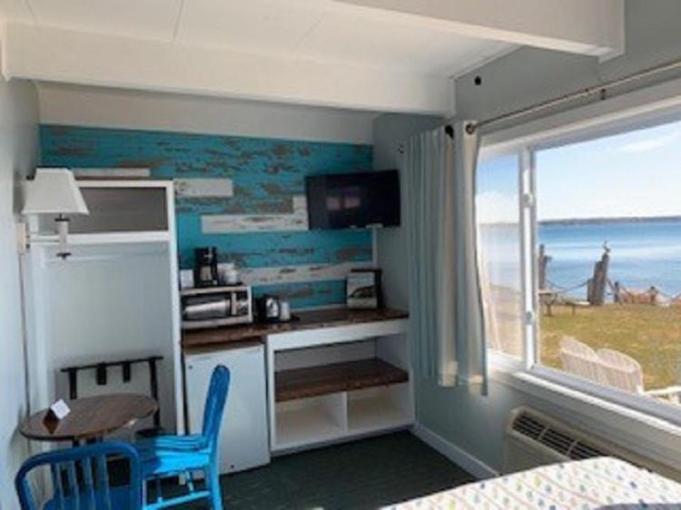 Beachfront Inn photo 6
