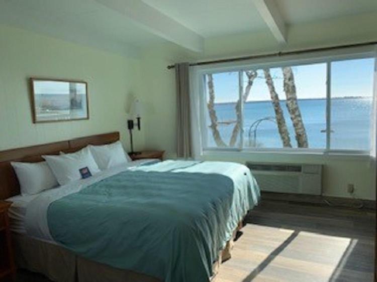 Beachfront Inn photo 100