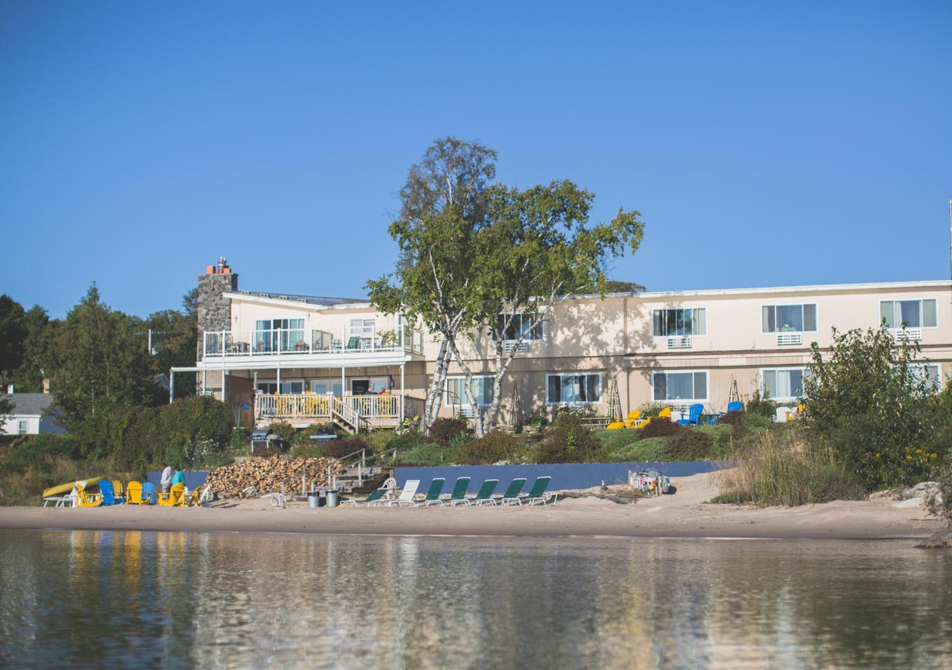 Beachfront Inn — hotel in Baileys Harbor