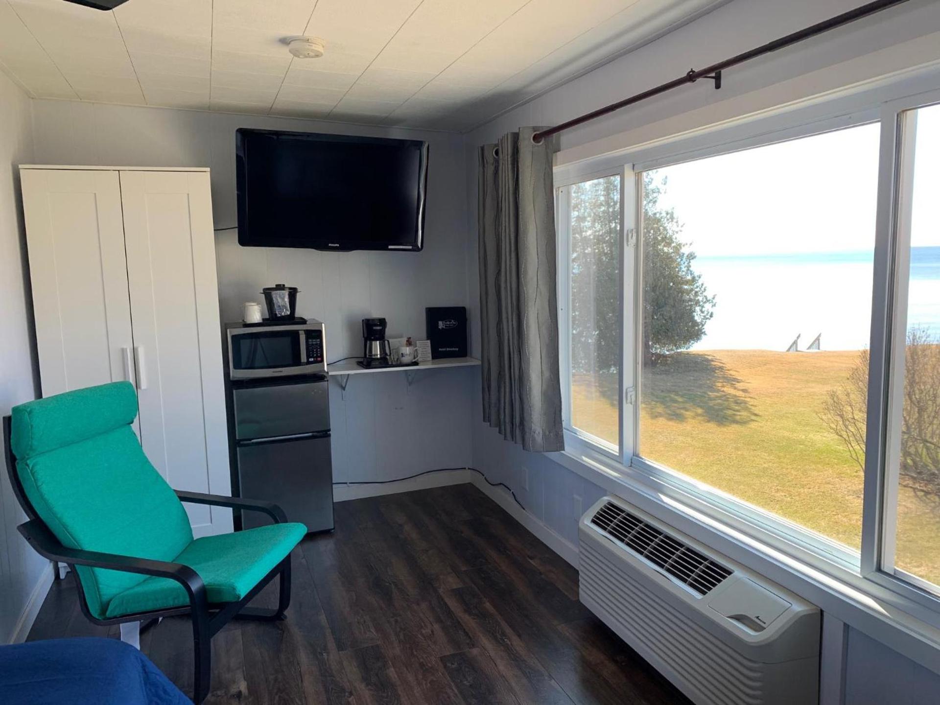 Beachfront Inn photo 23