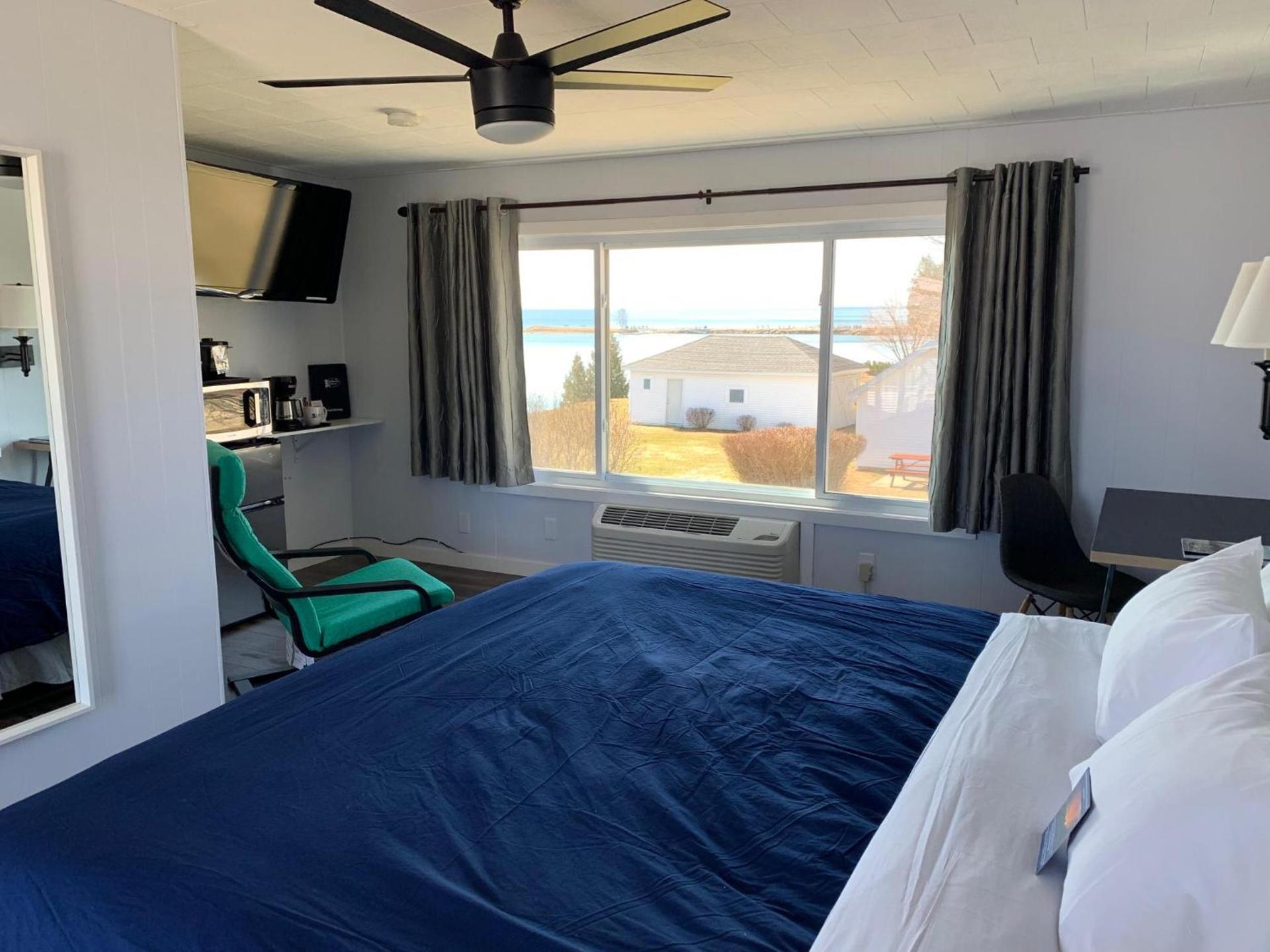 Beachfront Inn photo 24