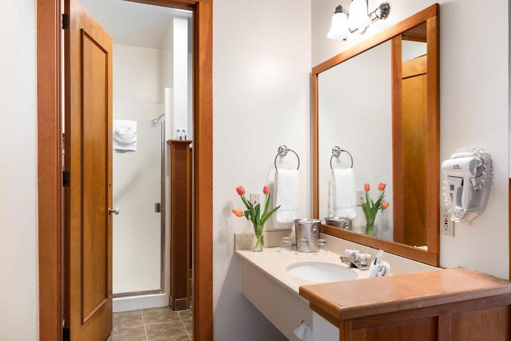 The La Conner Inn photo 58