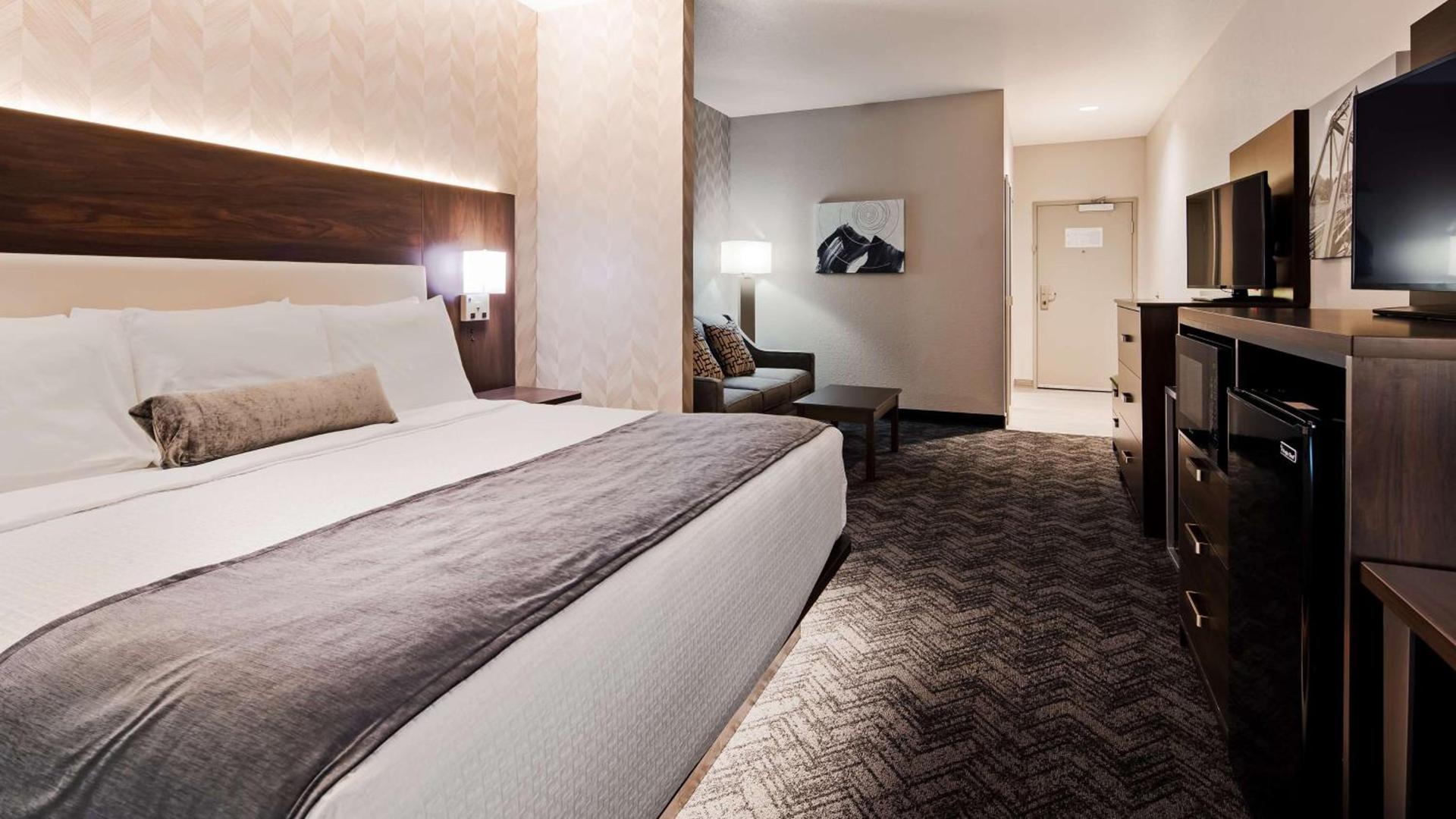 Best Western Plus Parkside Inn & Suites photo 11