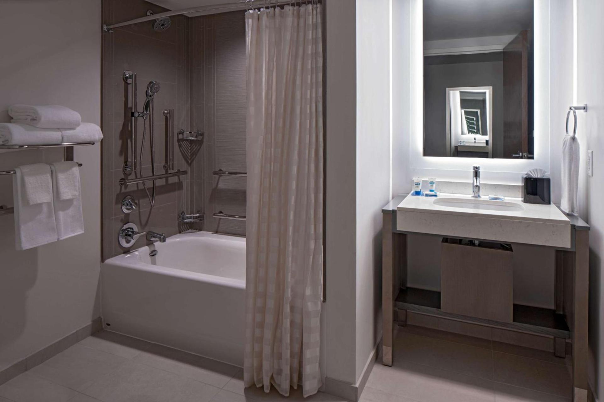 Hyatt House Indianapolis Downtown photo 27