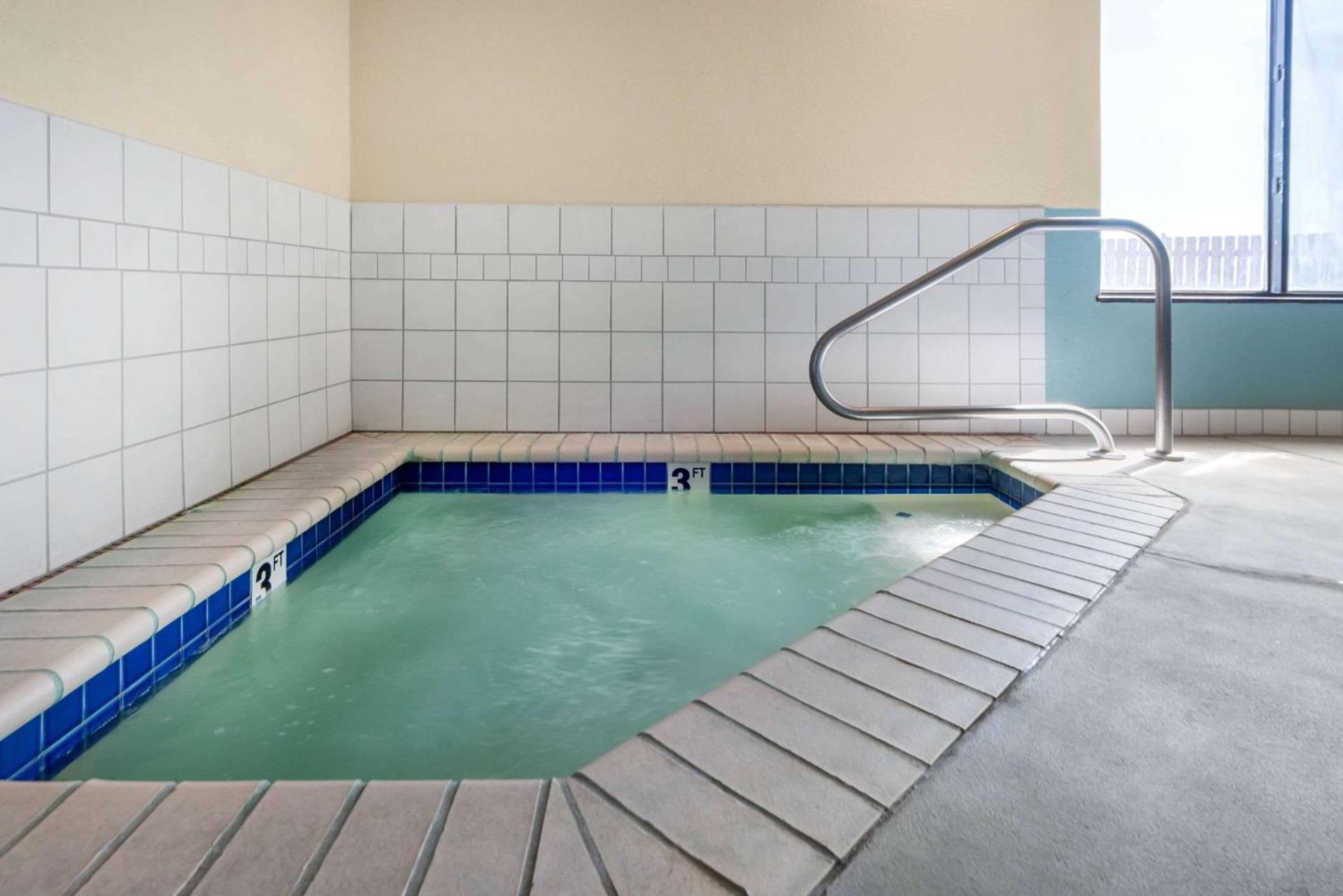 Comfort Inn Limon photo 37