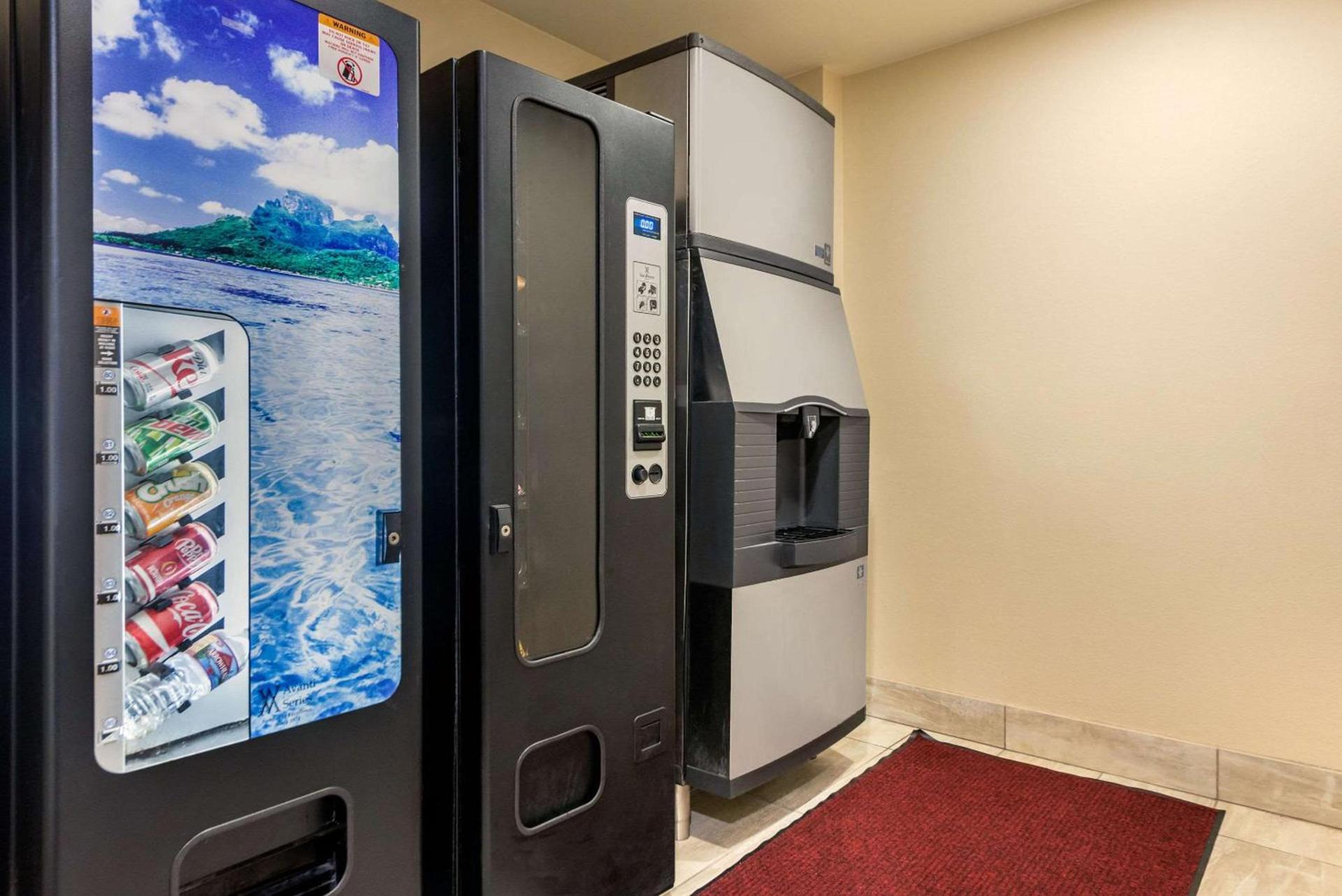 Comfort Inn Limon photo 45