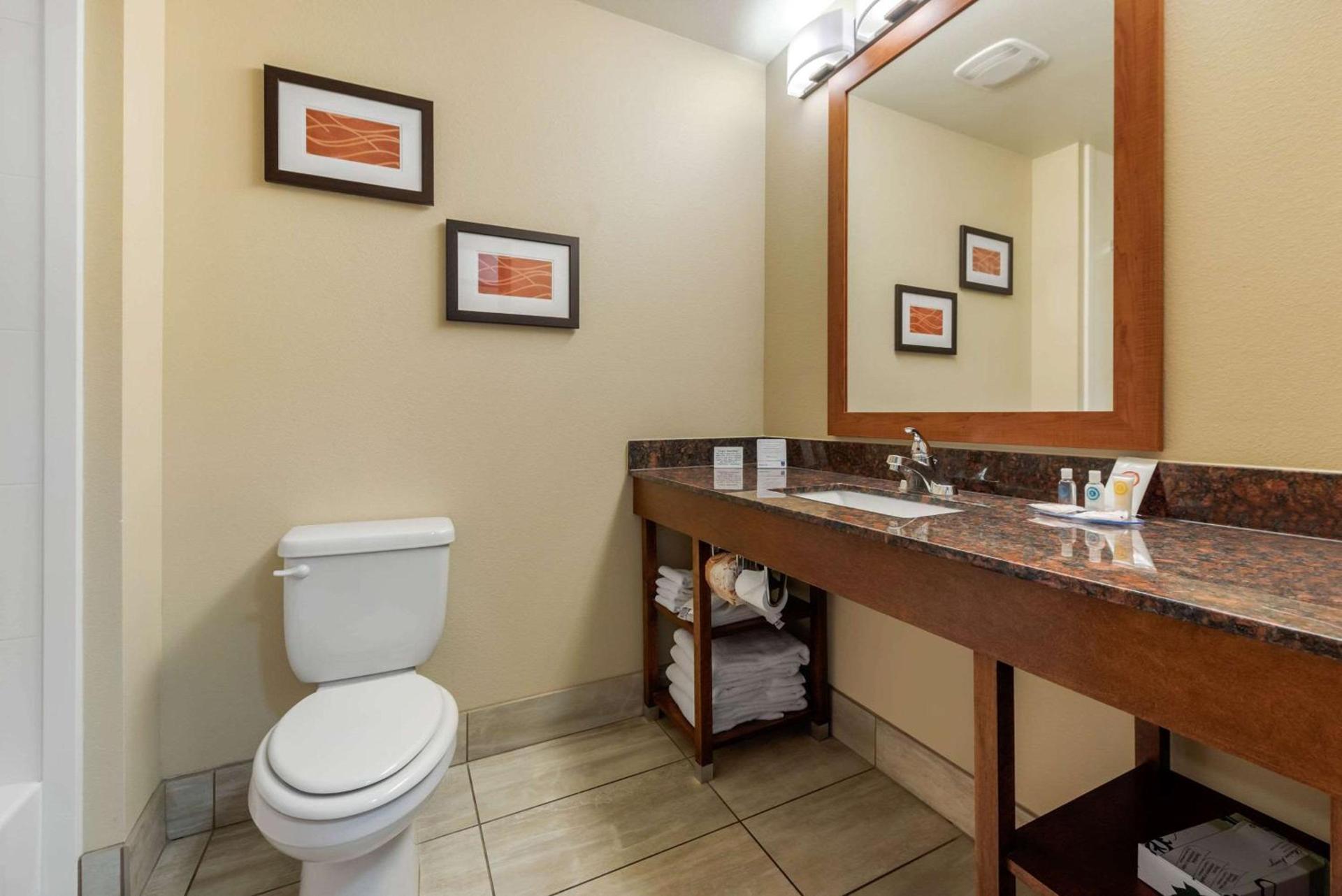 Comfort Inn Limon photo 30