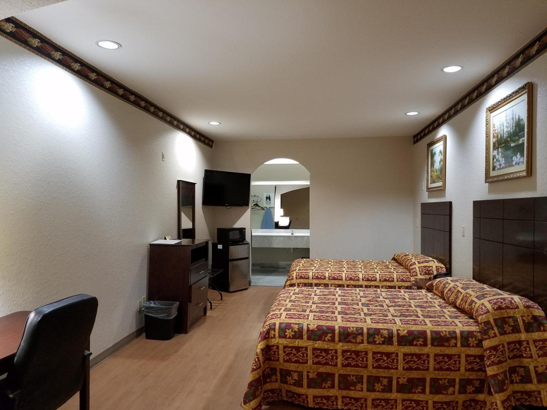 Scott Inn & Suites - Downtown Houston photo 13