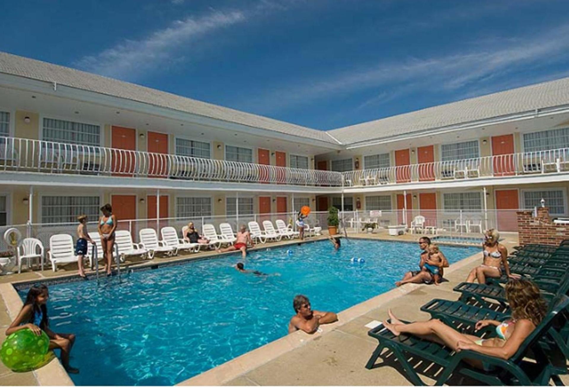 Blue Water Motel photo 18
