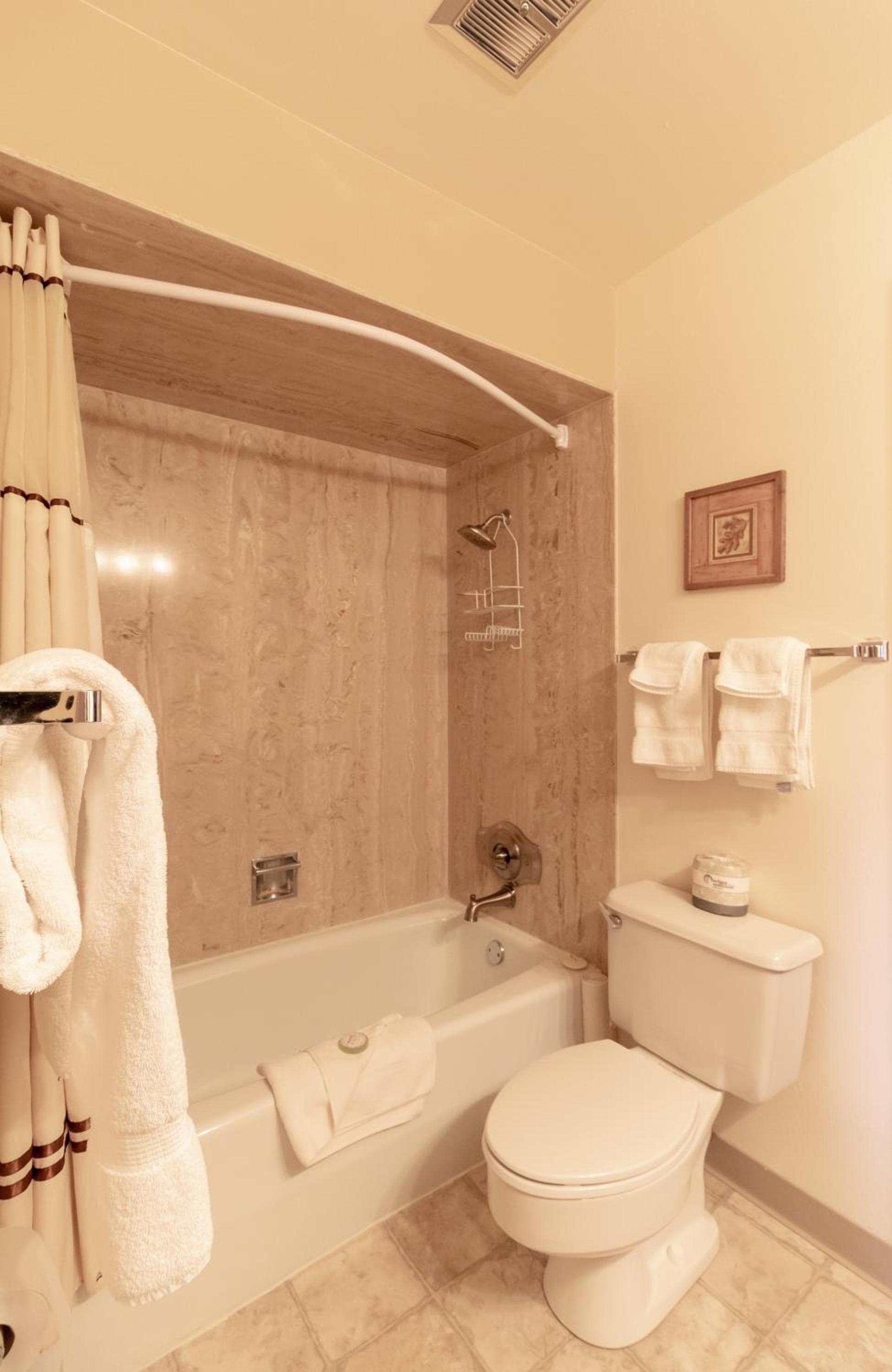 Wildwood Inn photo 63
