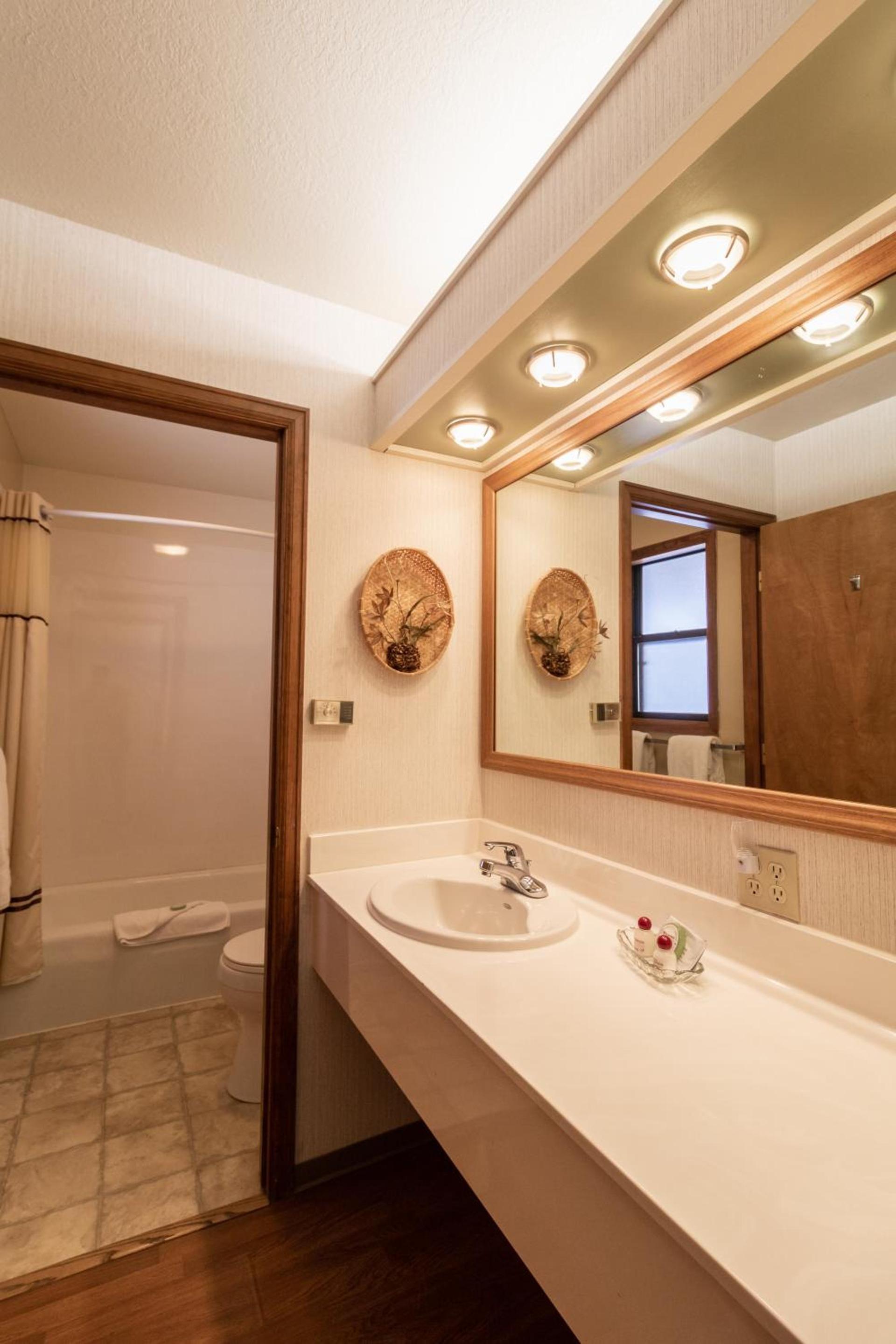Wildwood Inn photo 39