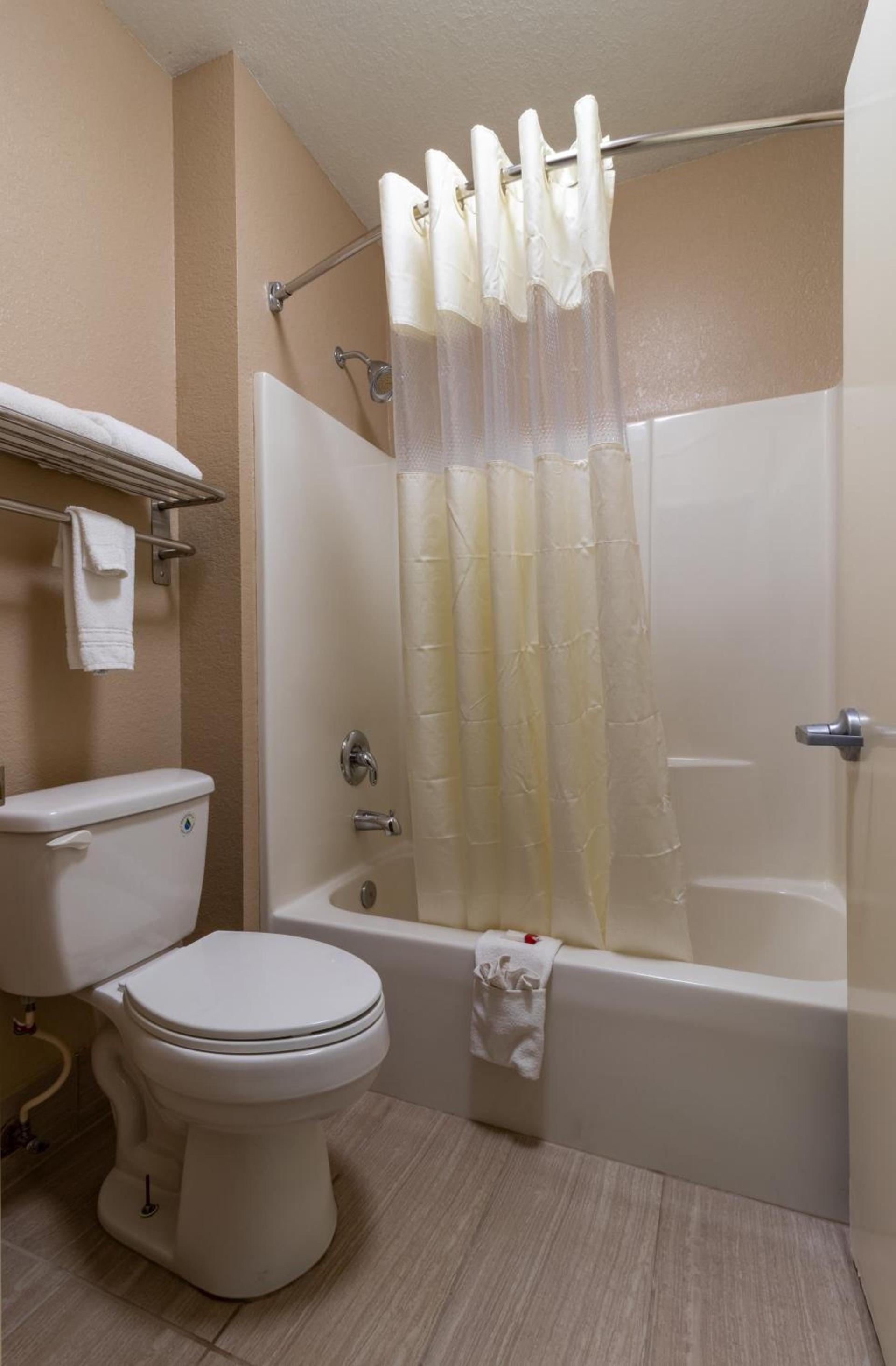 Baymont by Wyndham Crestview photo 19
