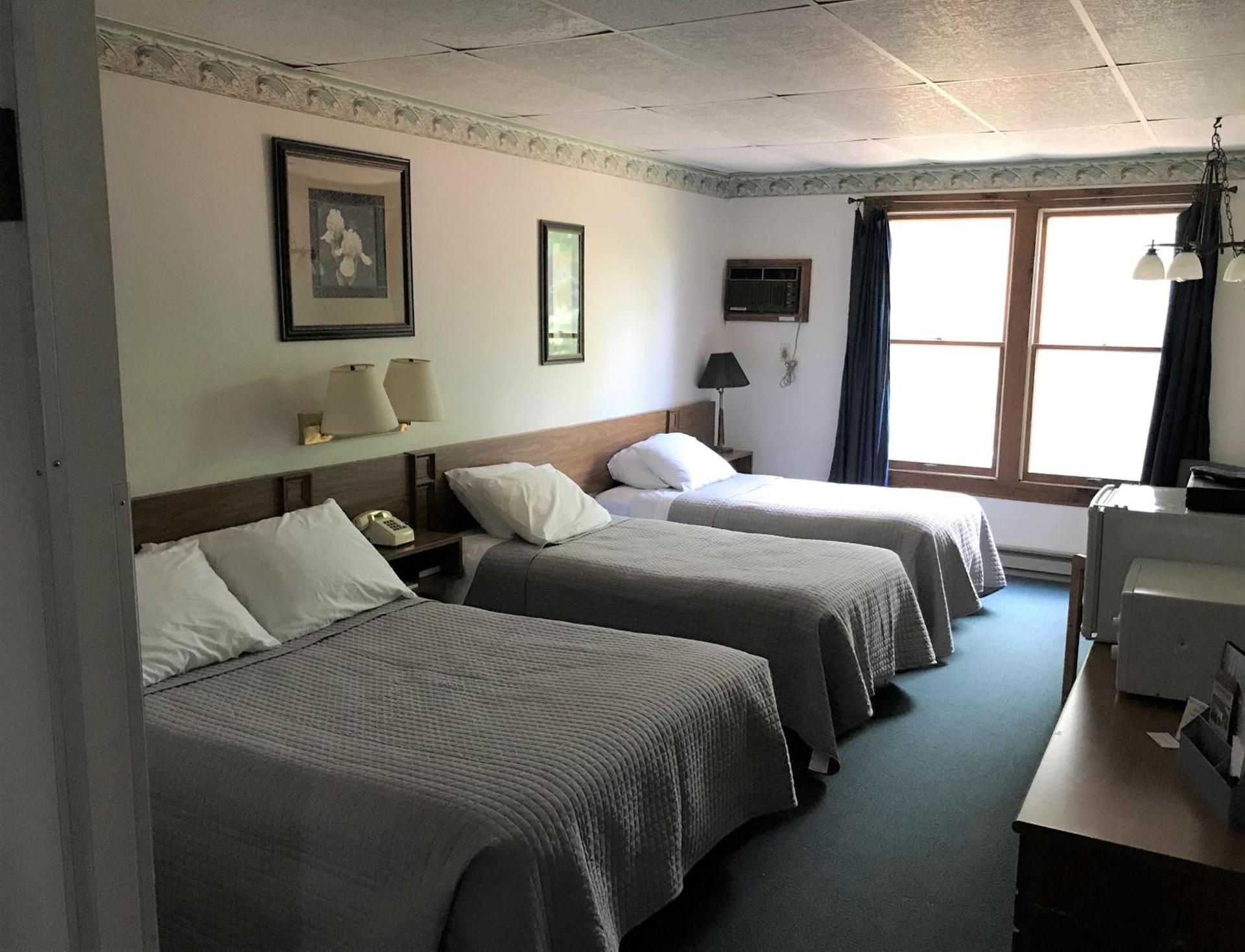Lake Ontario Motel & Inn photo 8
