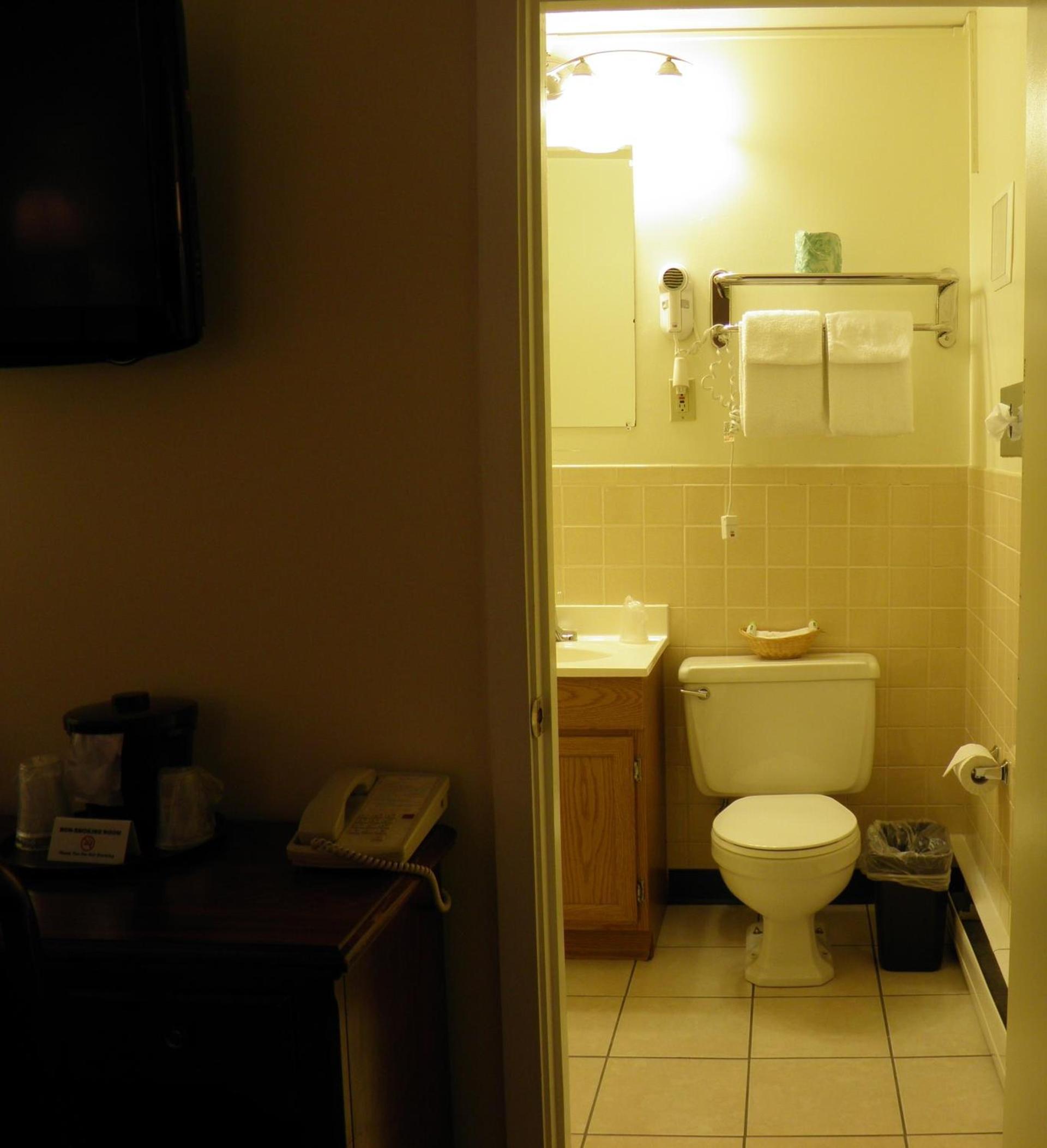 Travelers Inn photo 41