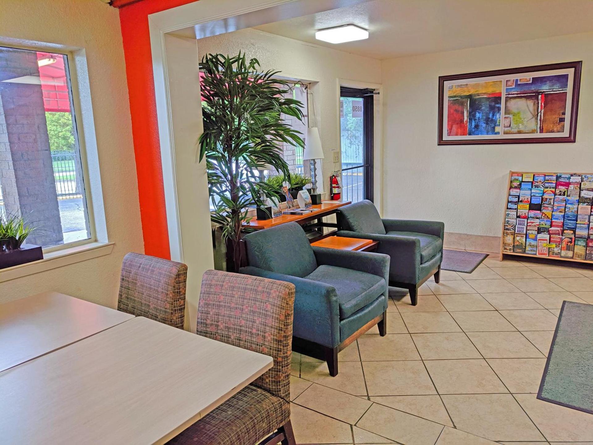 Travelodge by Wyndham Houston Hobby Airport photo 11