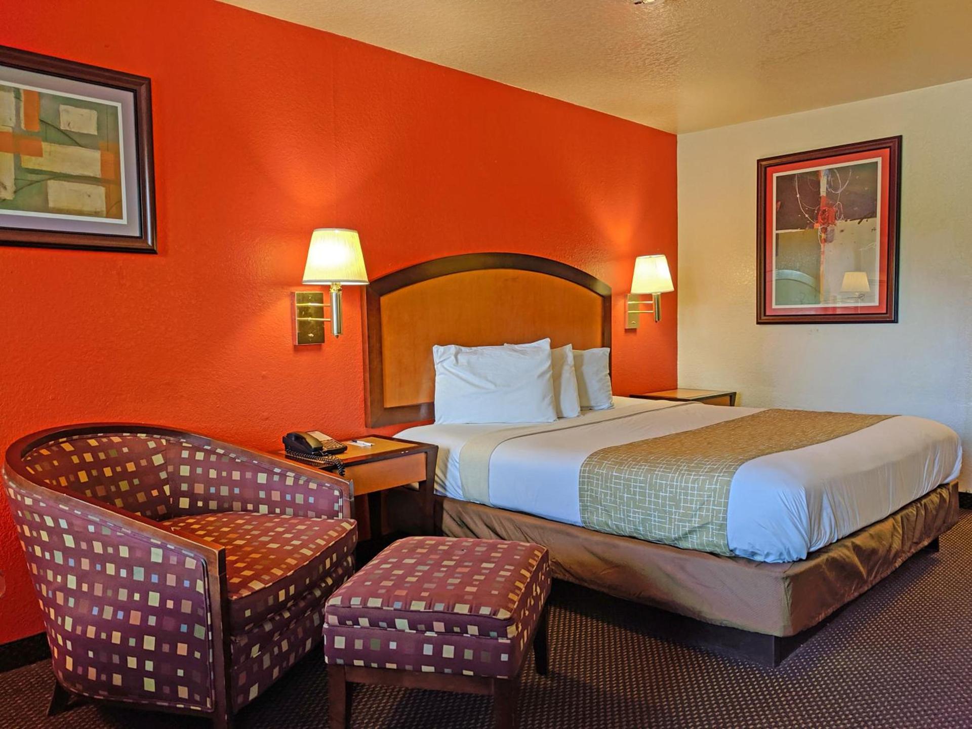 Travelodge by Wyndham Houston Hobby Airport photo 14
