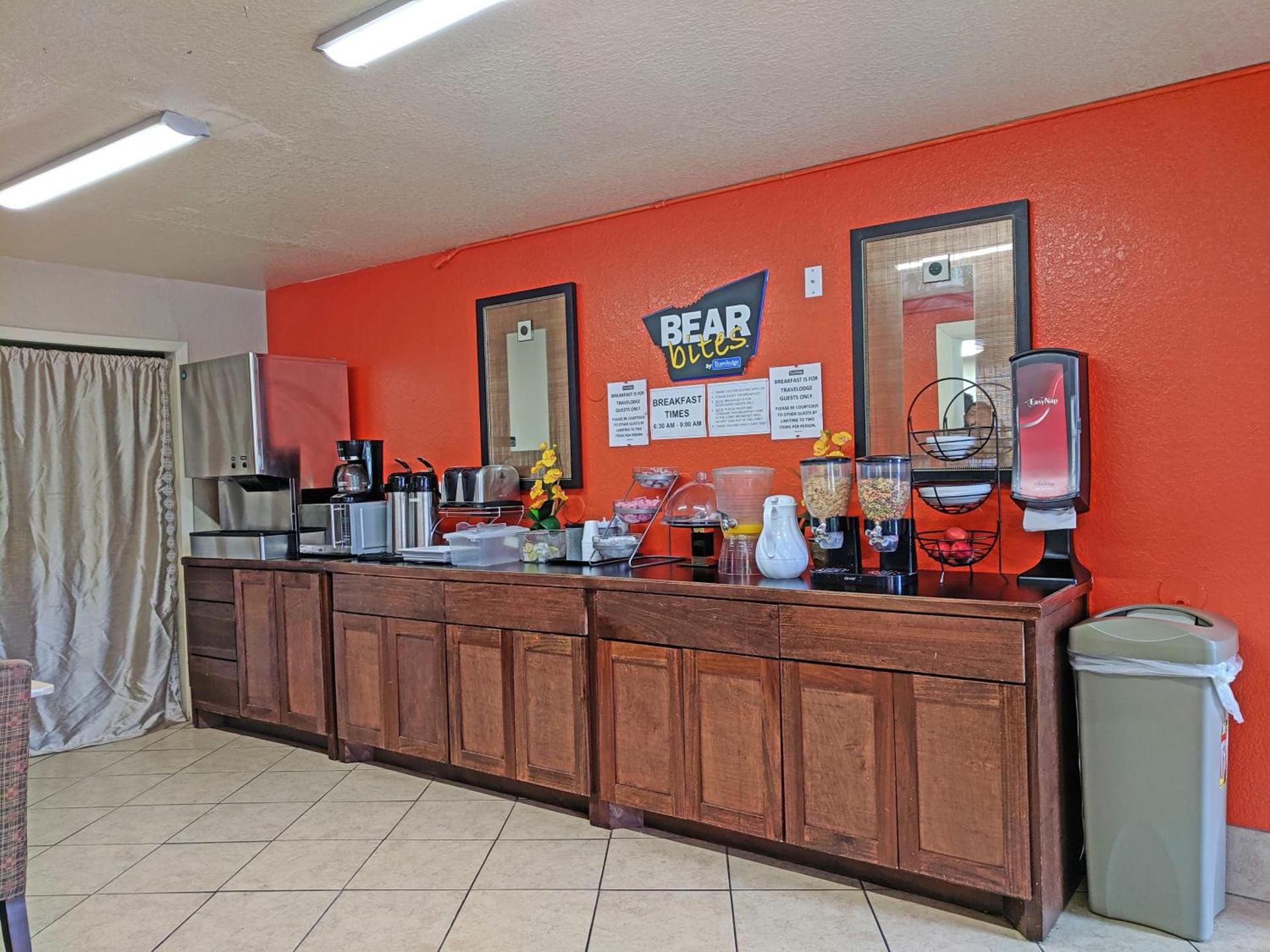 Travelodge by Wyndham Houston Hobby Airport photo 21