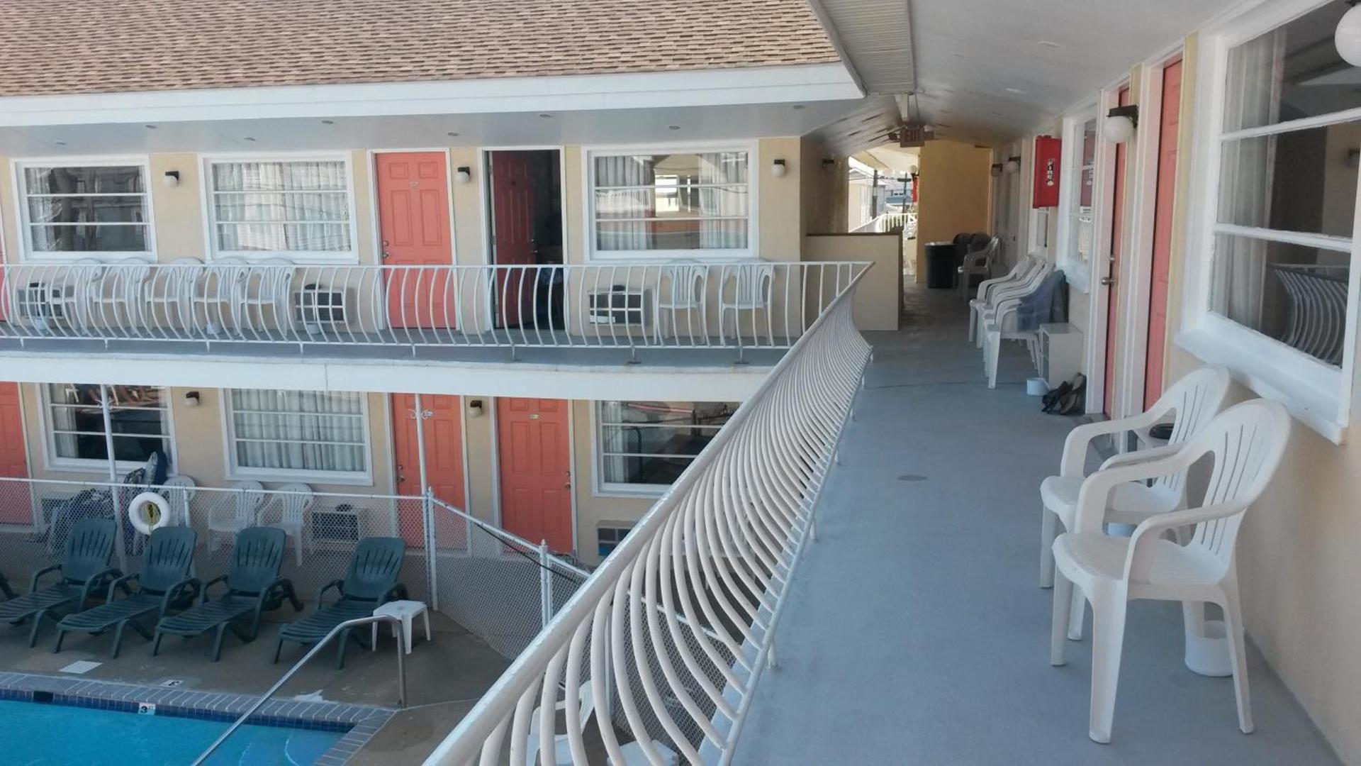 Blue Water Motel photo 8