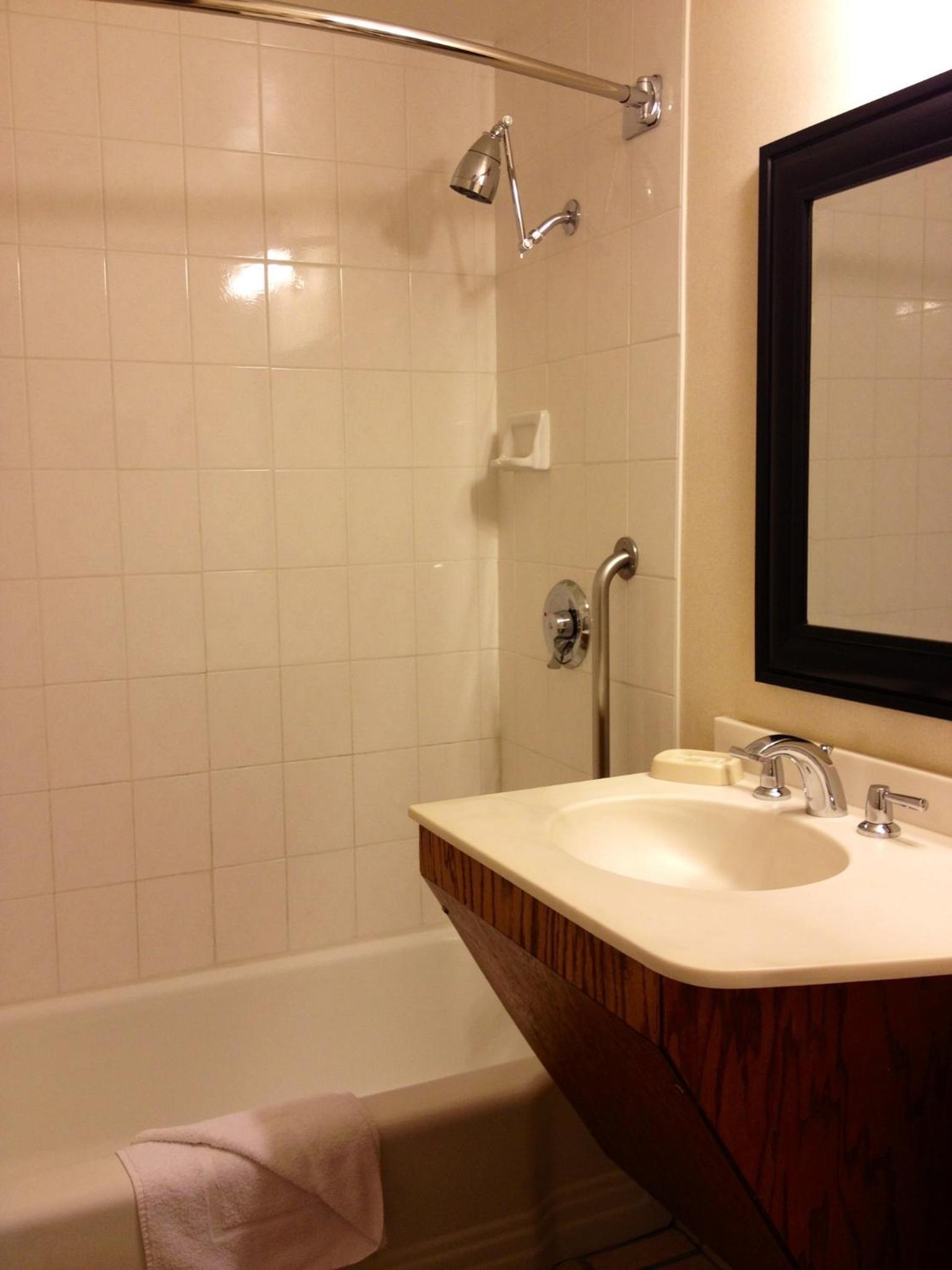 Mikado Hotel - Universal Studios-Burbank photo 15
