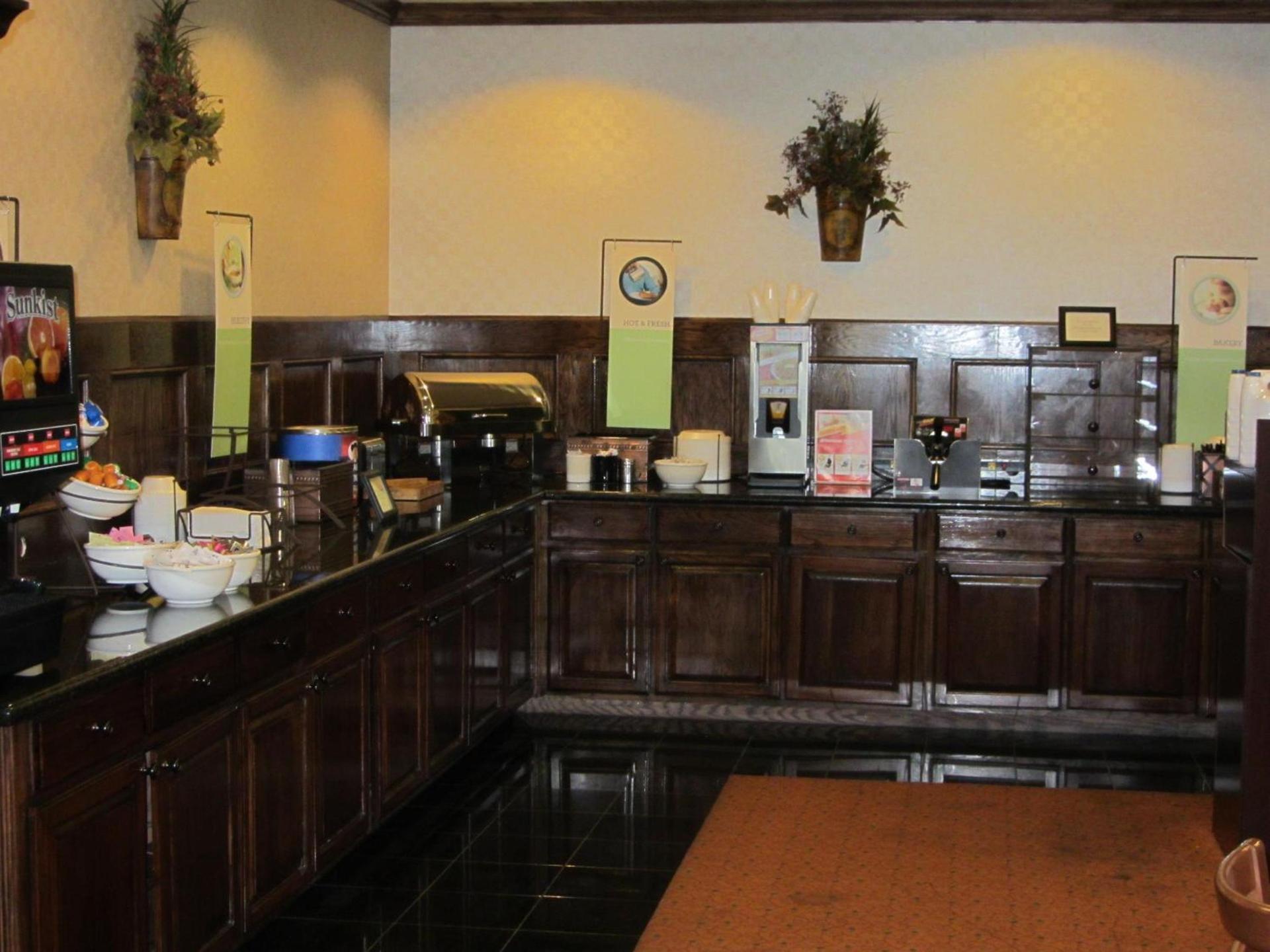 Country Inn & Suites by Radisson, Amarillo I-40 West, TX photo 10