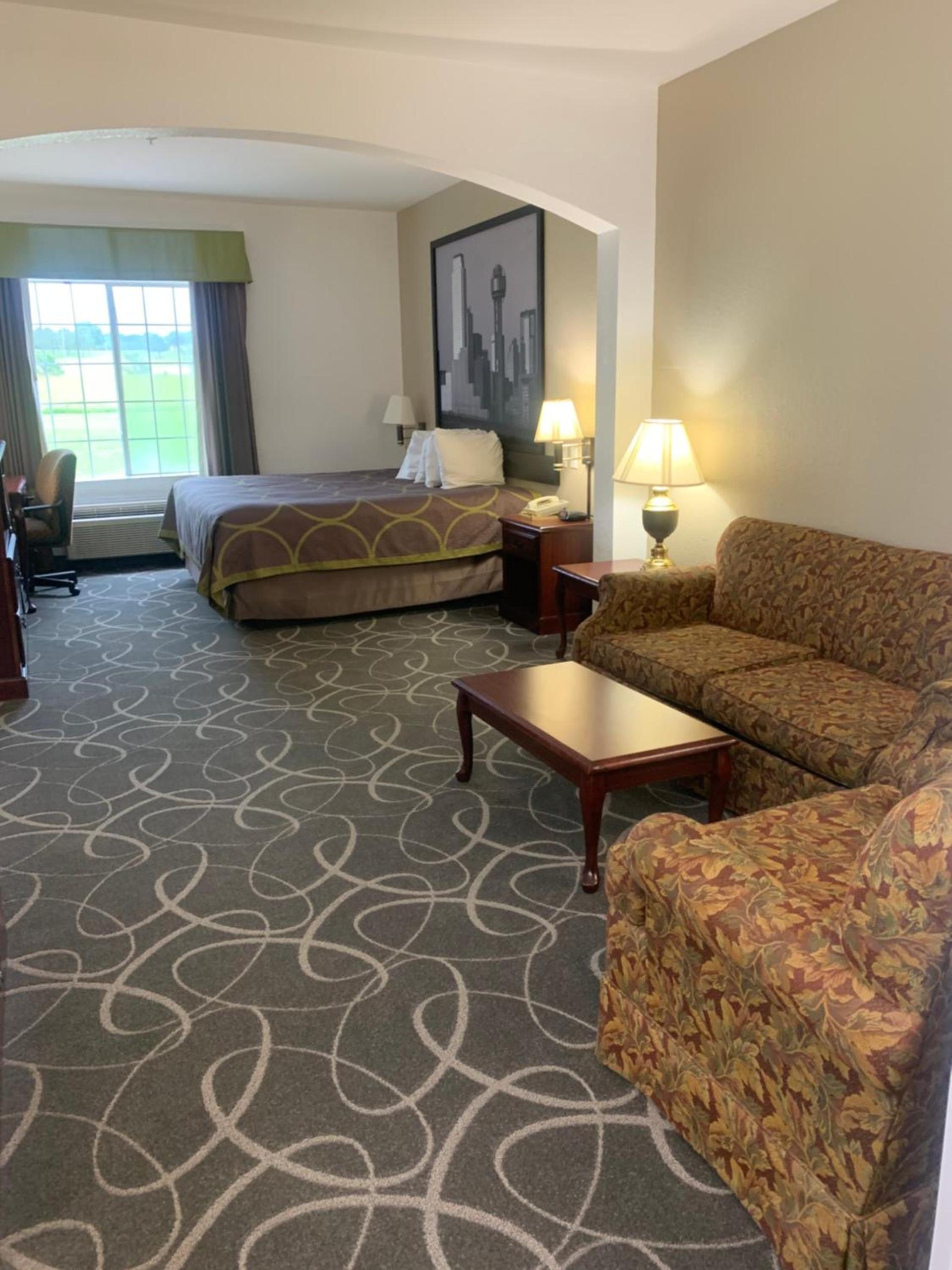 Super 8 by Wyndham Hillsboro TX photo 20
