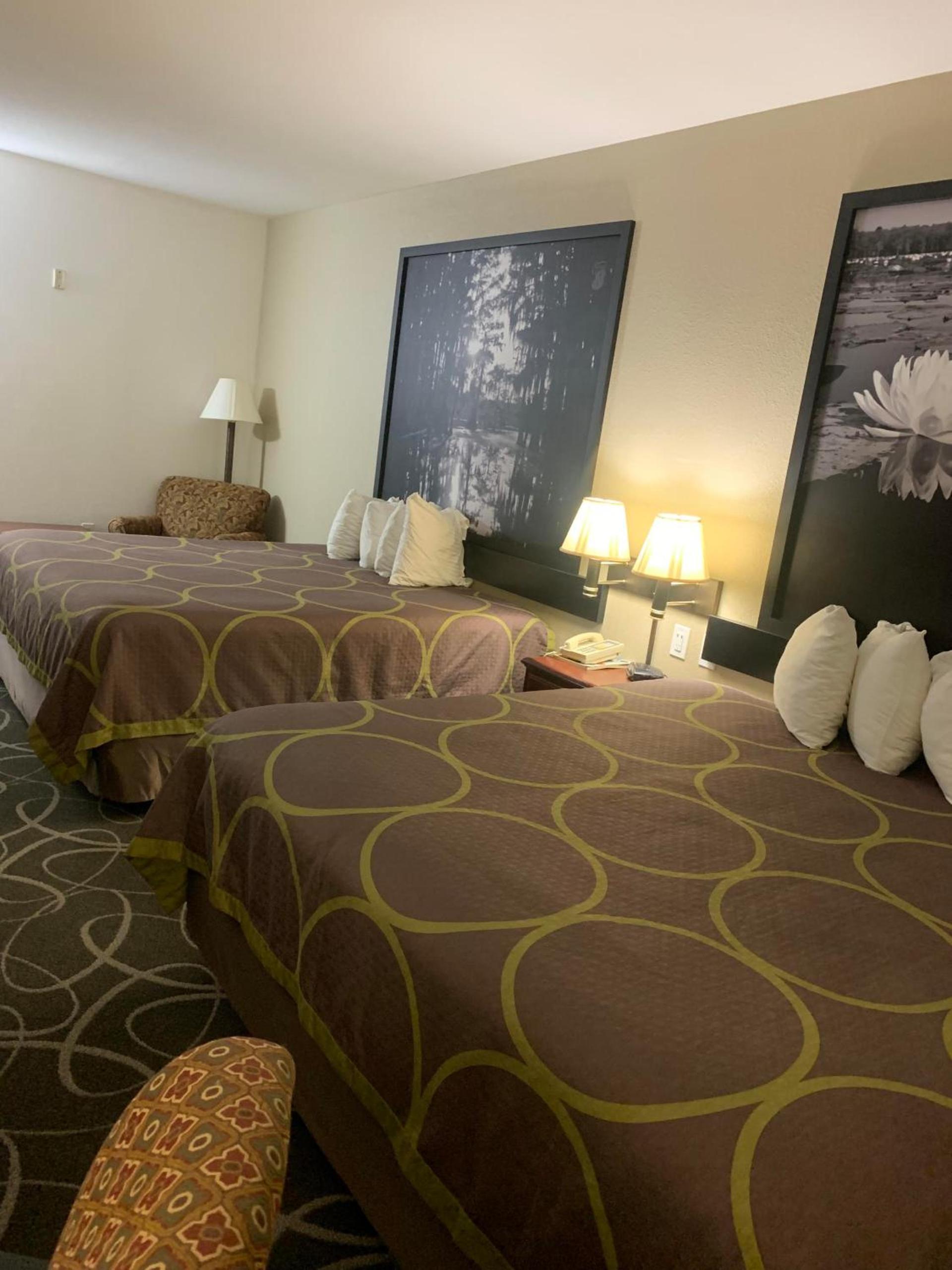 Super 8 by Wyndham Hillsboro TX photo 12