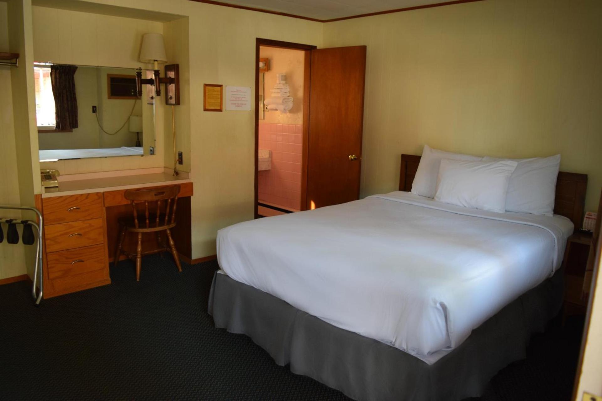 Mid-City Motel photo 14