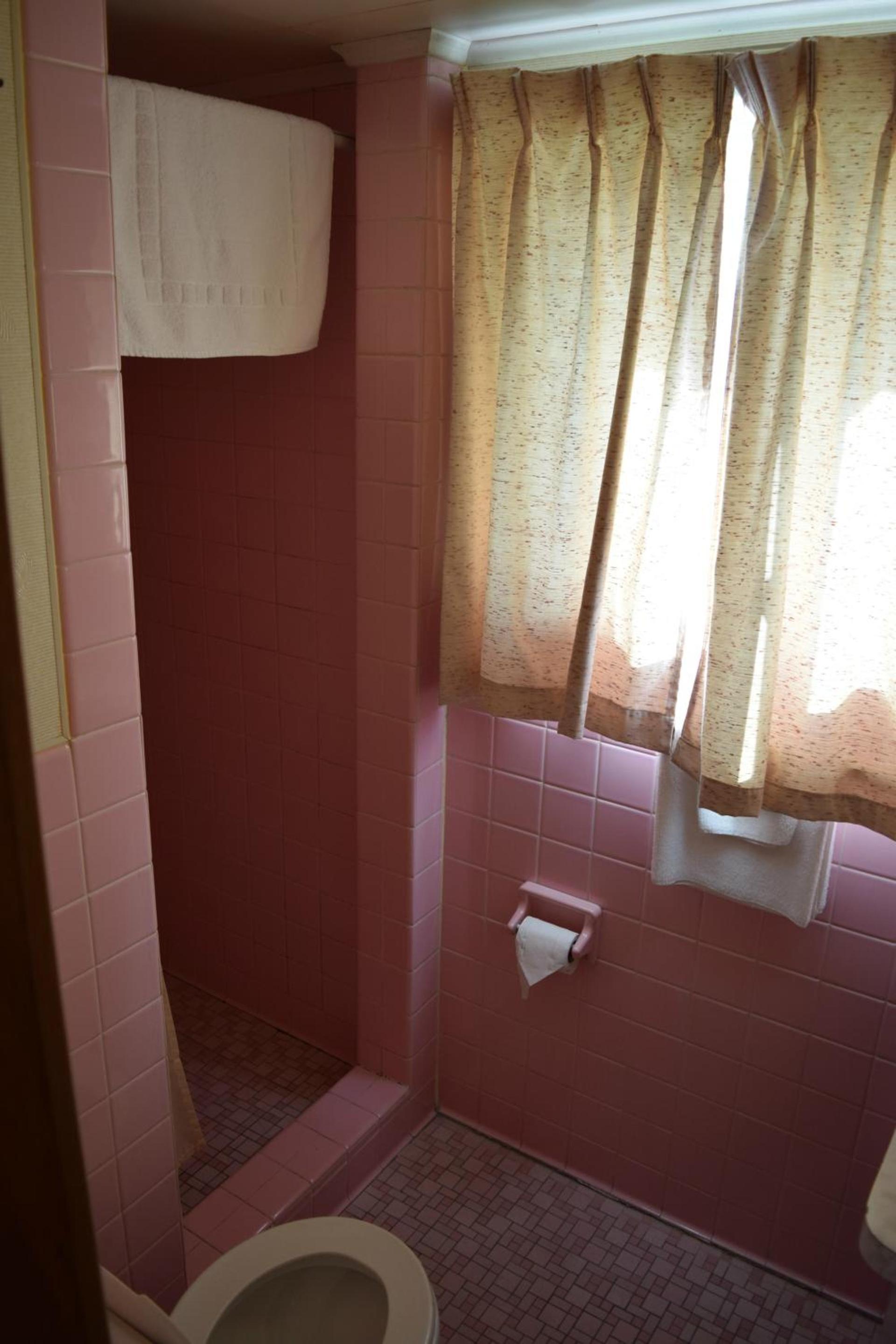Mid-City Motel photo 8