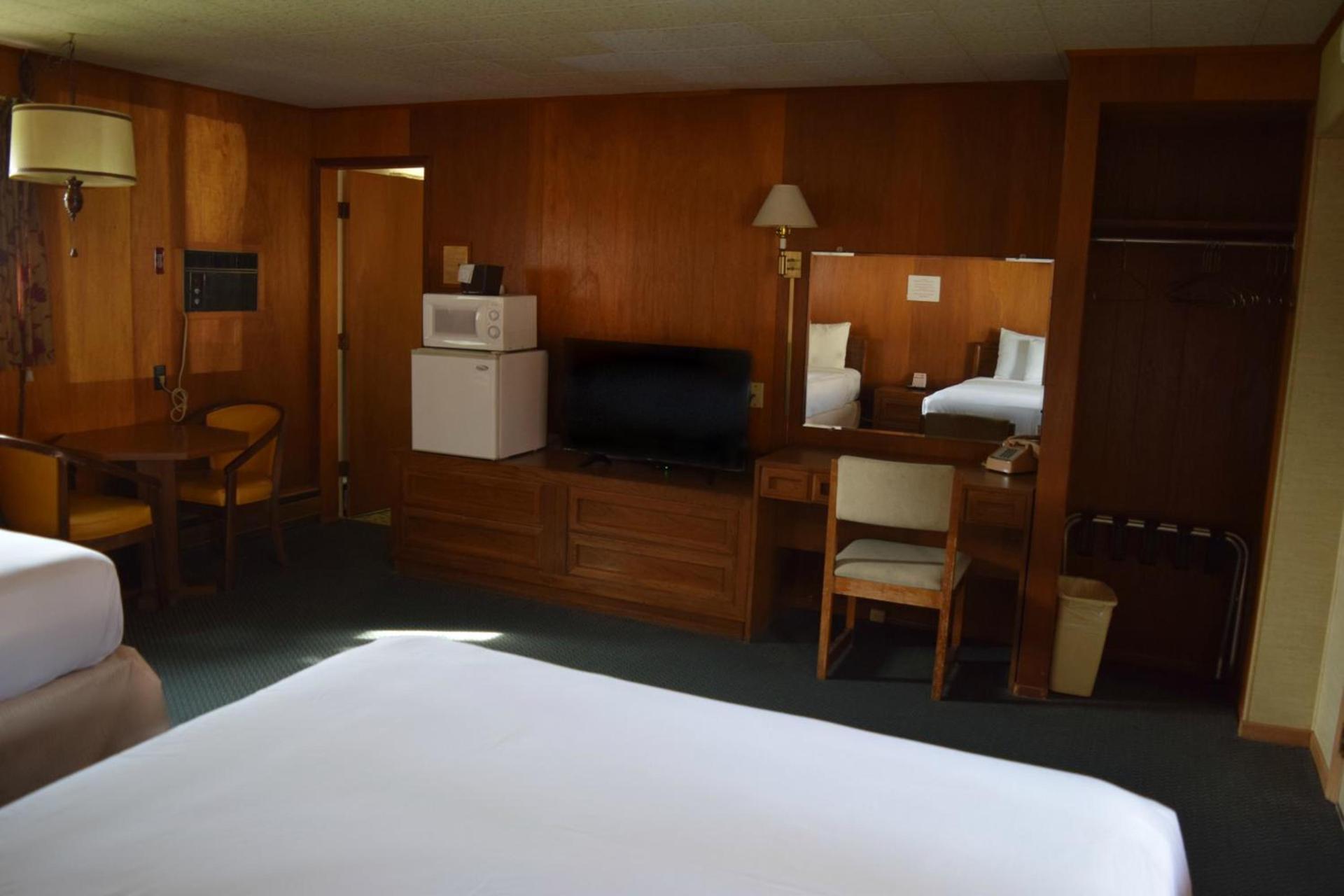 Mid-City Motel photo 13