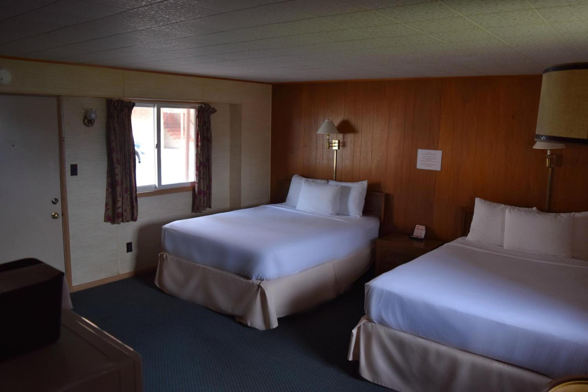 Mid-City Motel photo 11