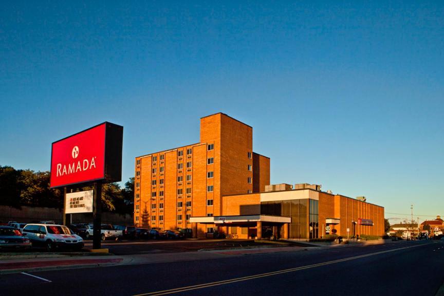 Ramada by Wyndham Marquette photo 33