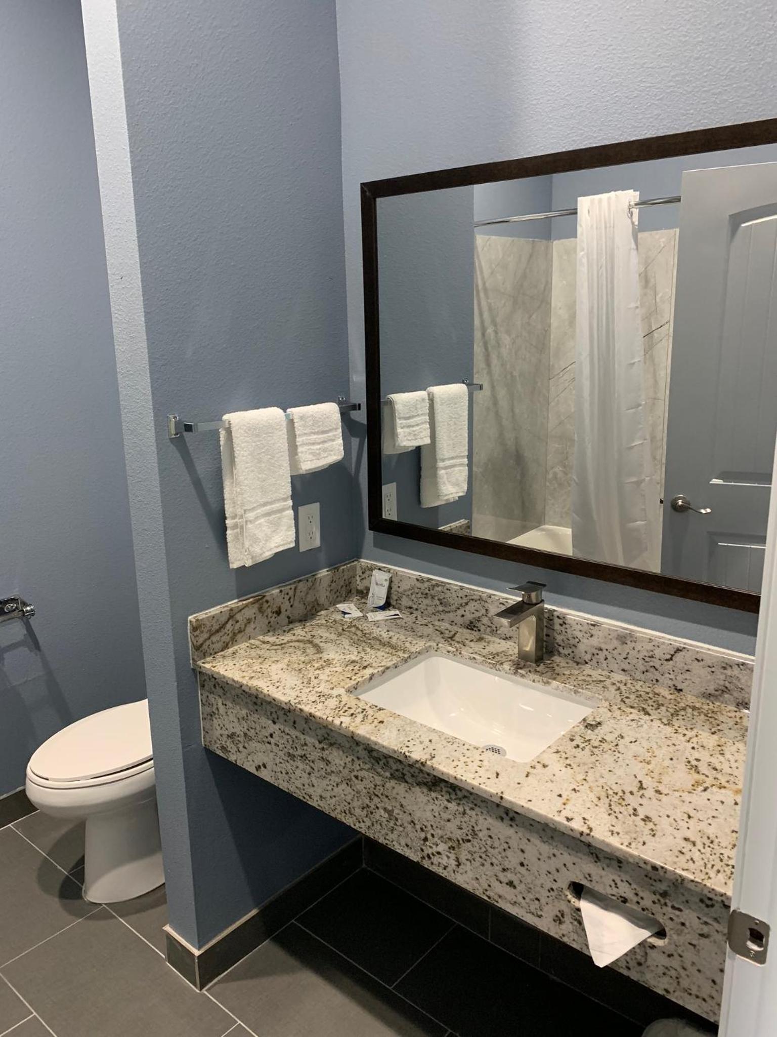 Scottish Inns and Suites Scarsdale photo 3
