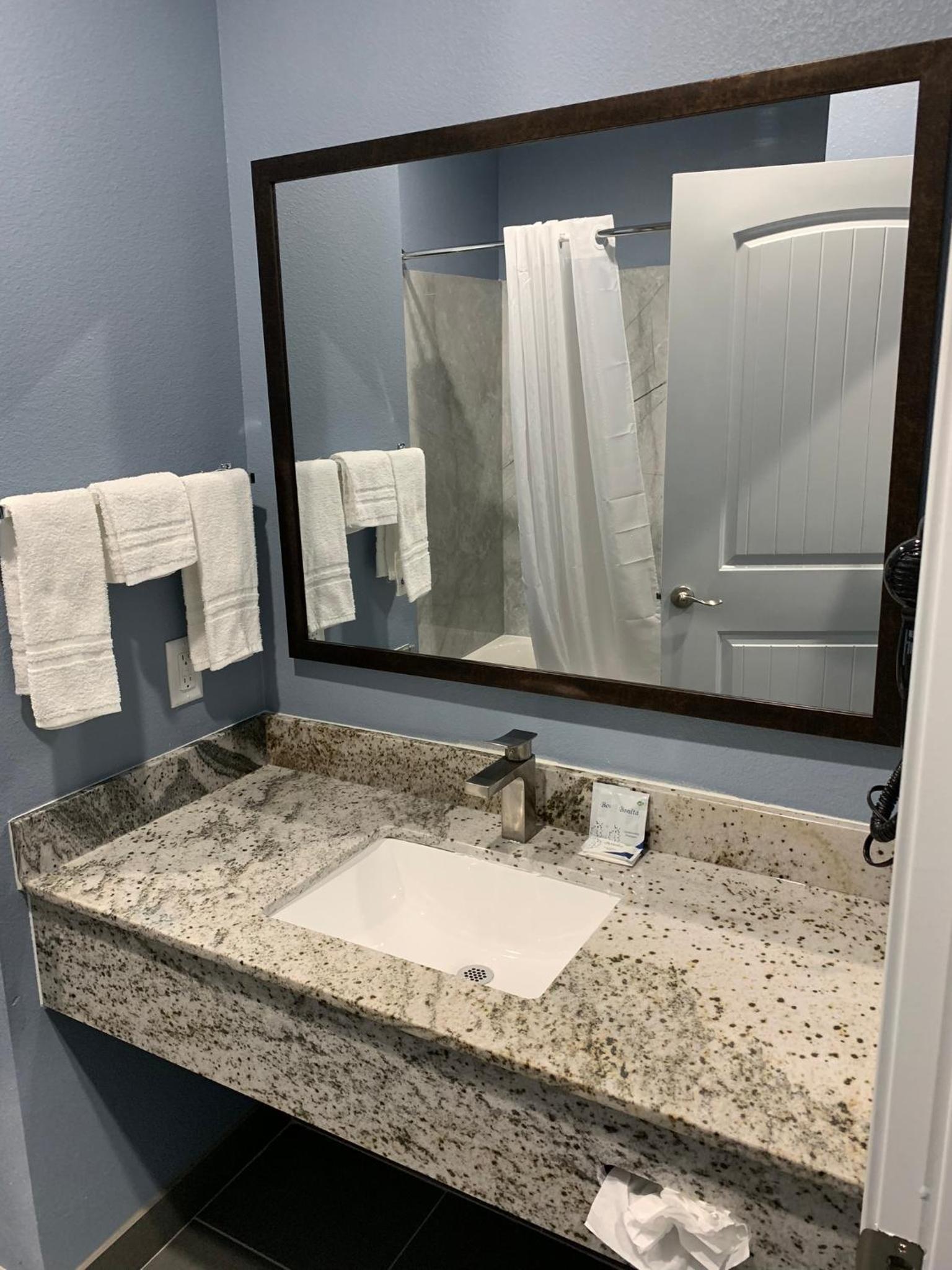 Scottish Inns and Suites Scarsdale photo 8