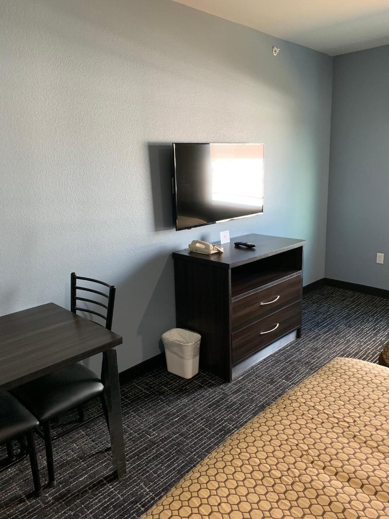 Scottish Inns and Suites Scarsdale photo 10