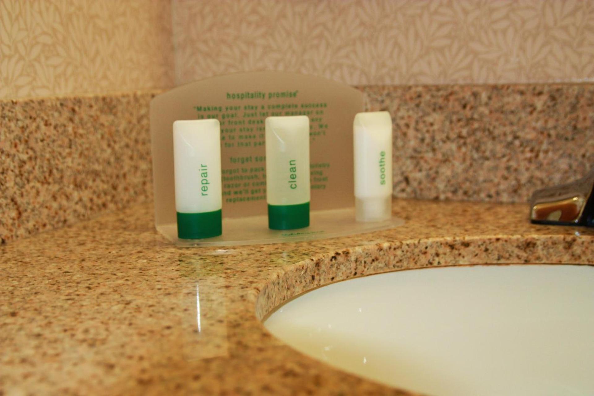Holiday Inn Manchester Airport by IHG photo 13