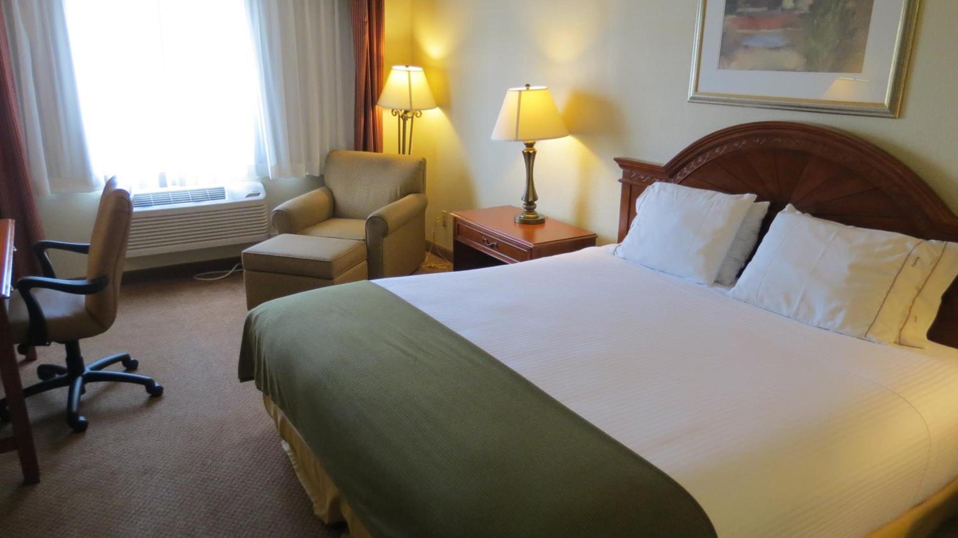 Baymont Inn & Suites by Wyndham Holbrook photo 18