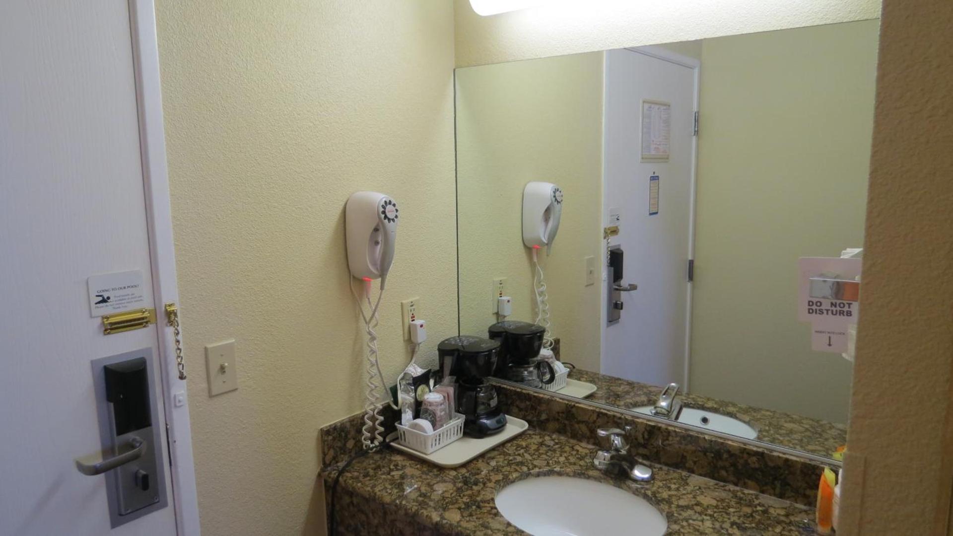 Baymont Inn & Suites by Wyndham Holbrook photo 49