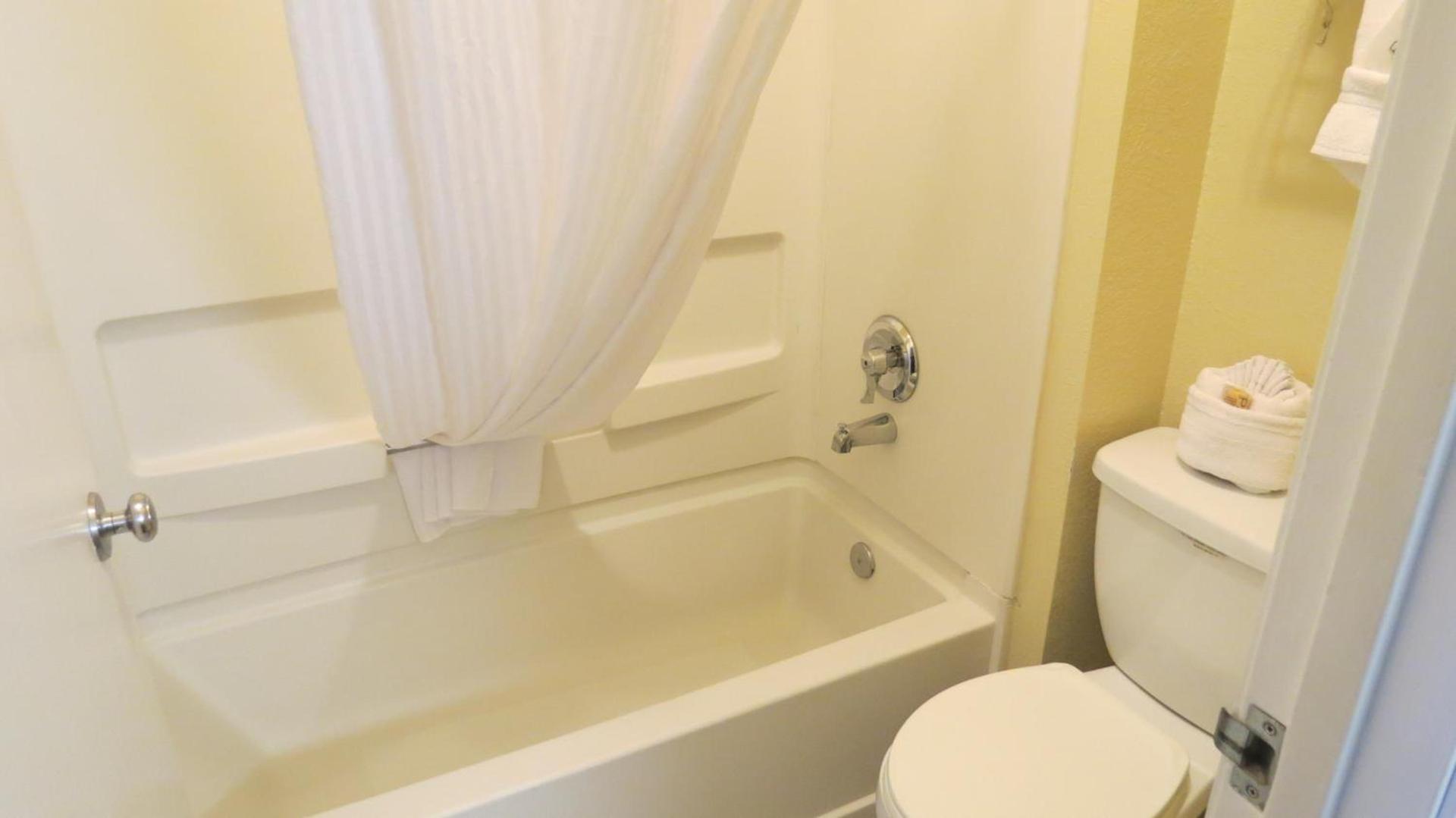 Baymont Inn & Suites by Wyndham Holbrook photo 48