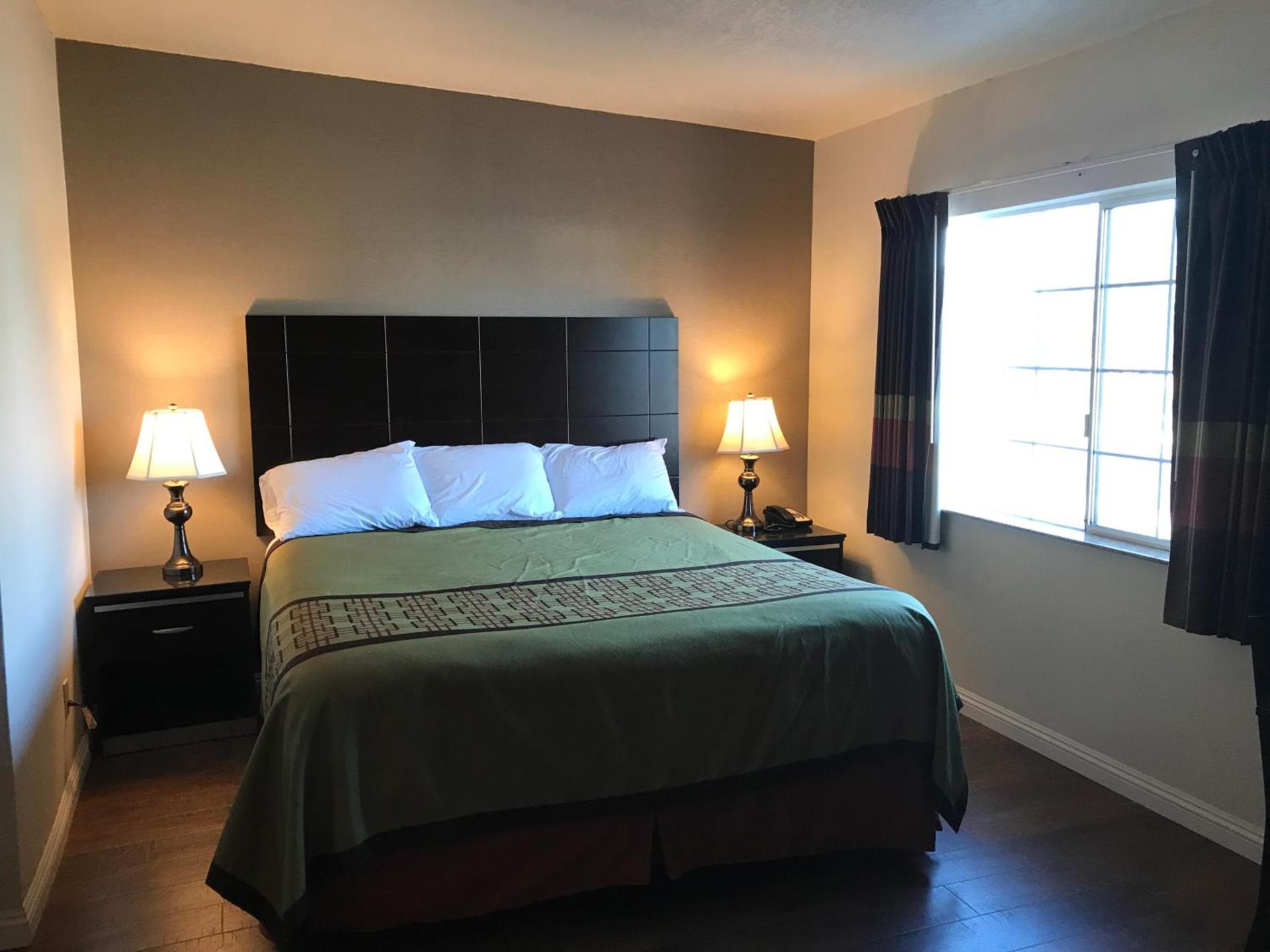 Manhattan Inn & Suites photo 6