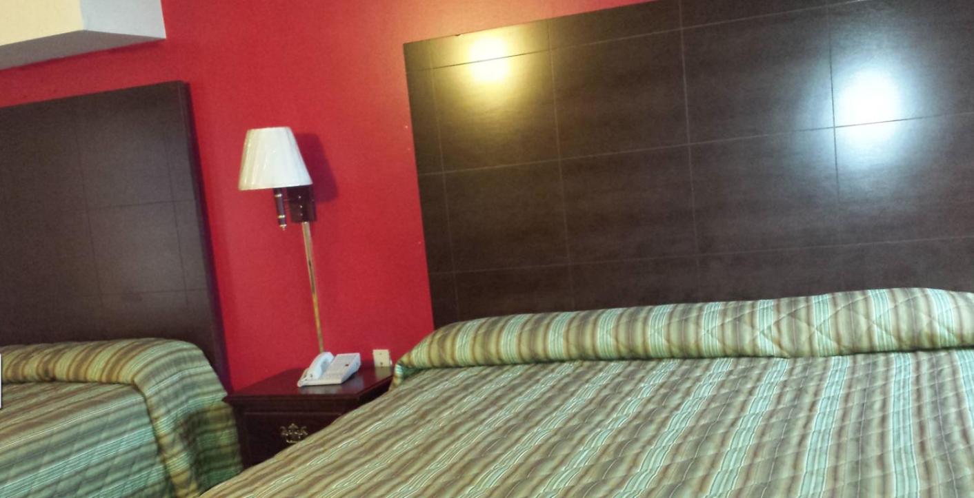 Hallmark Motel photo 9