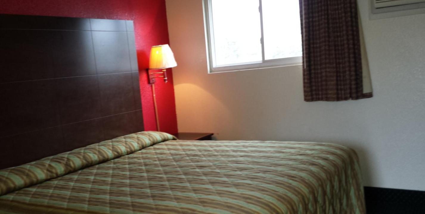 Hallmark Motel photo 11