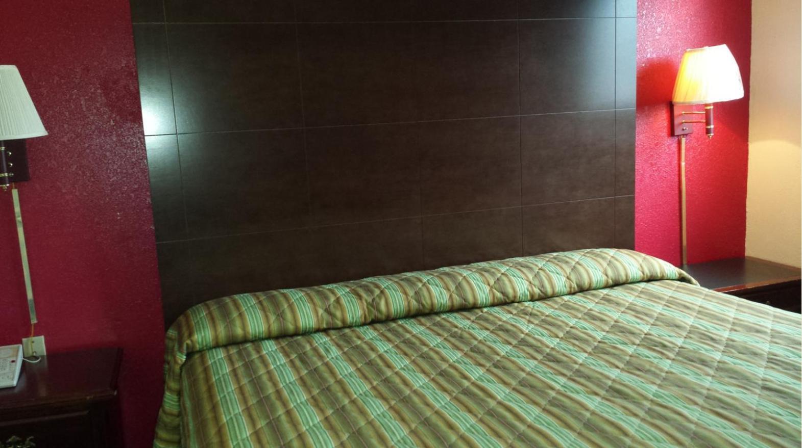 Hallmark Motel photo 14